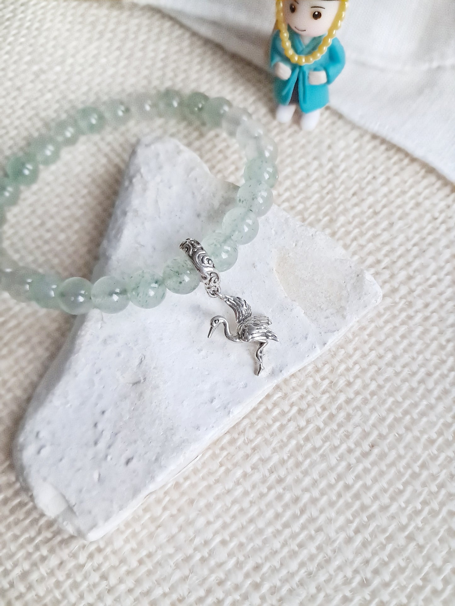 Bracelet celadon Maebyeong  avec sa breloque grue en argent 925