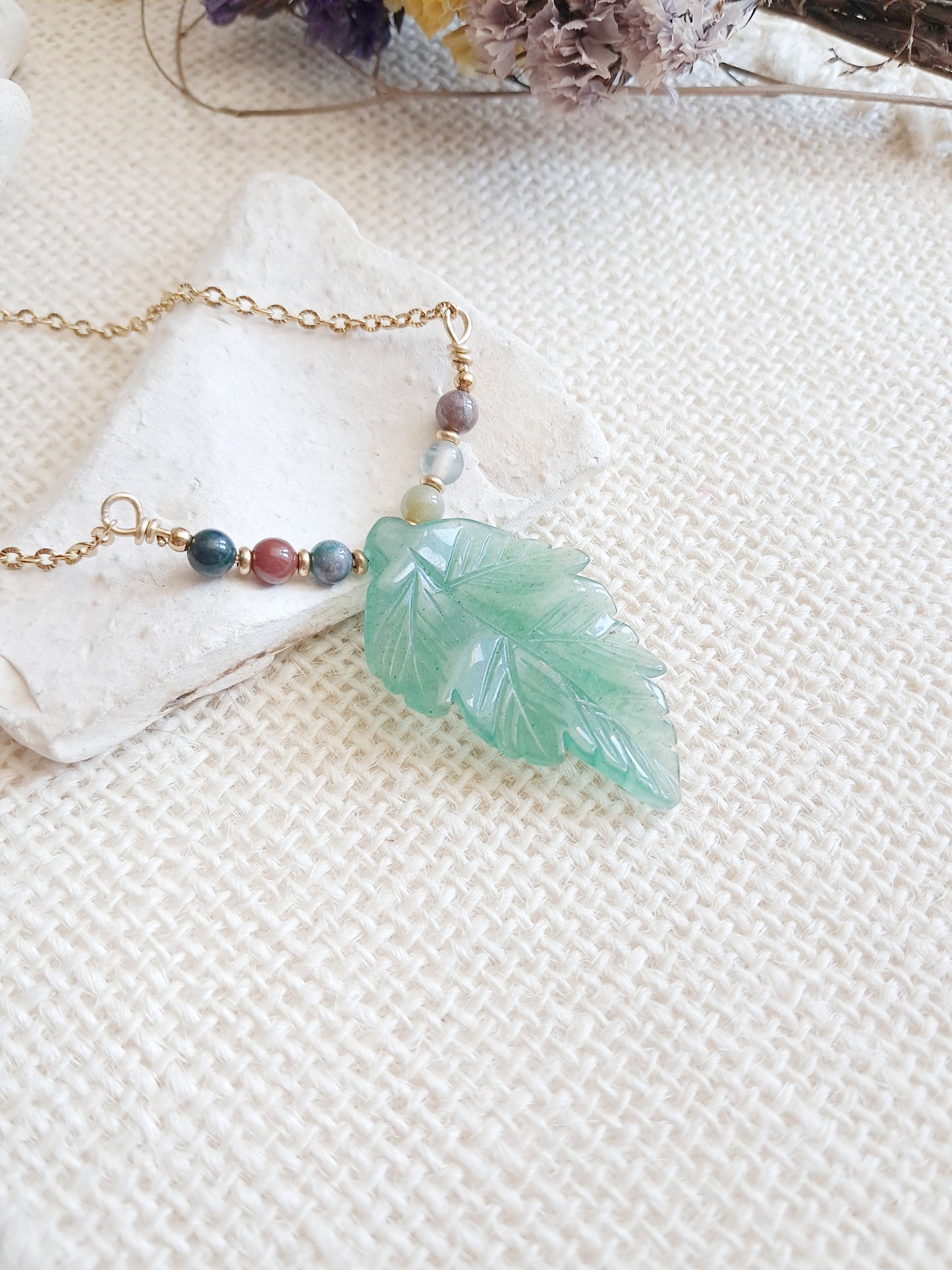 Collier feuille en aventurine verte et agate indienne