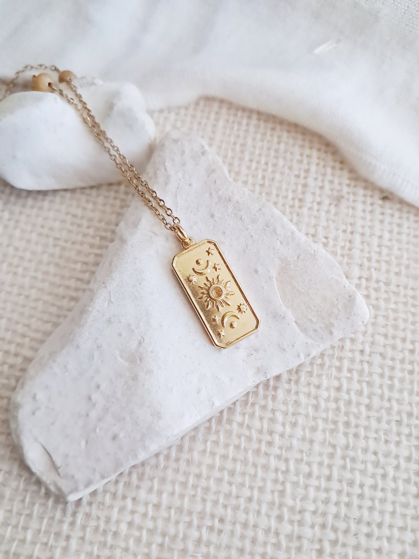 Collier plaque soleil et lune en acier inoxydable doré