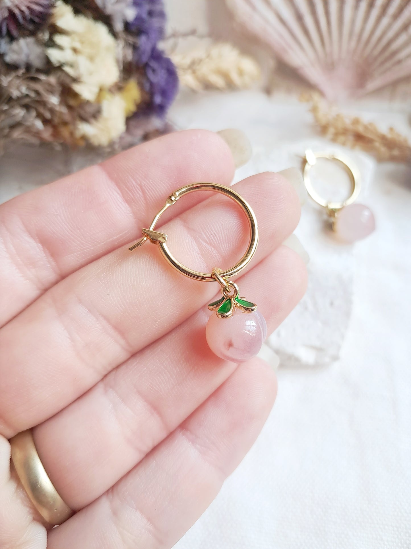 Boucles d'oreilles créoles pêches en agate sel