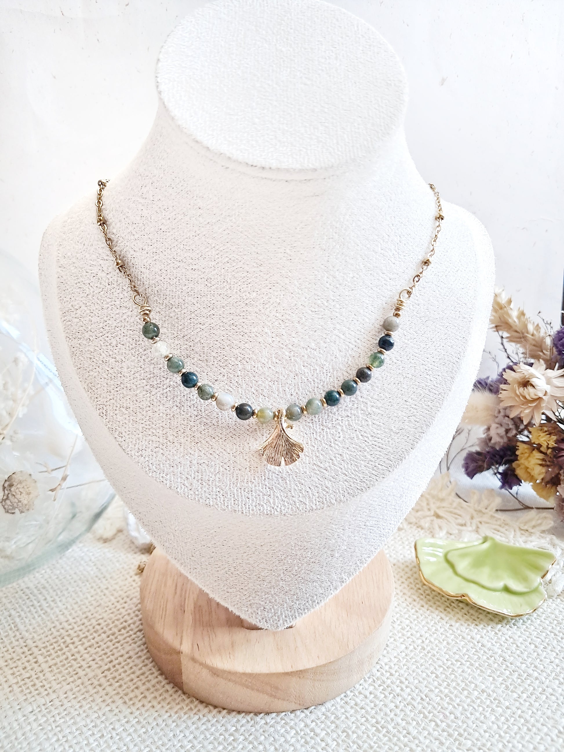 Collier feuille de ginkgo et agate indienne