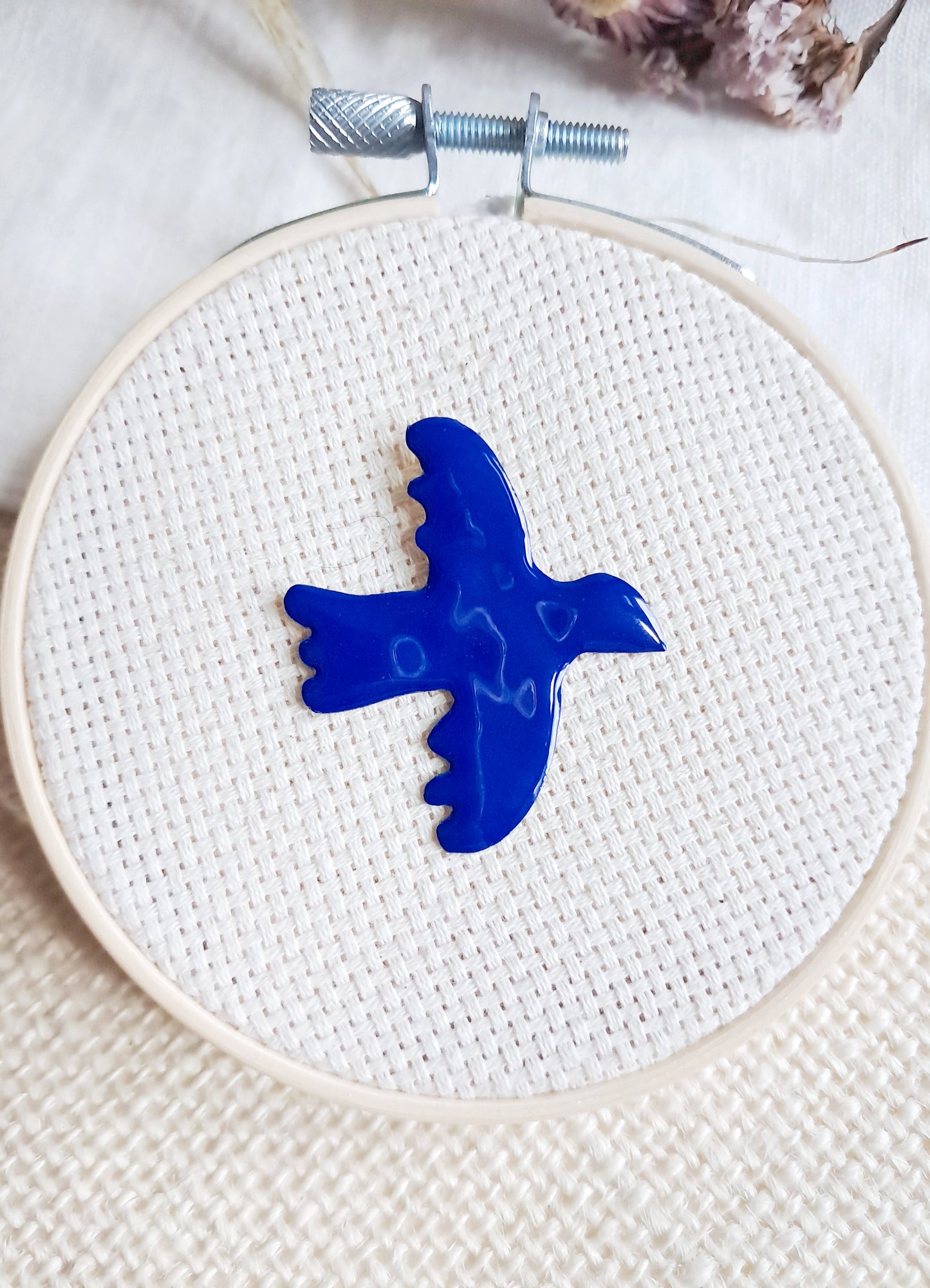 Pin's oiseau bleu de Matisse en laiton et émail