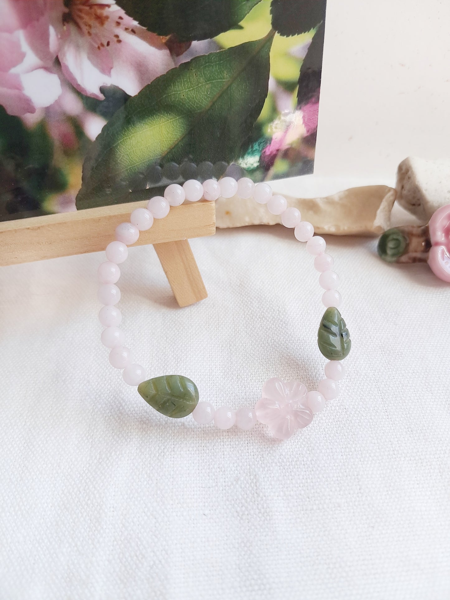 Bracelet fleurs de cerisier (벚꽃) en jade et quartz rose