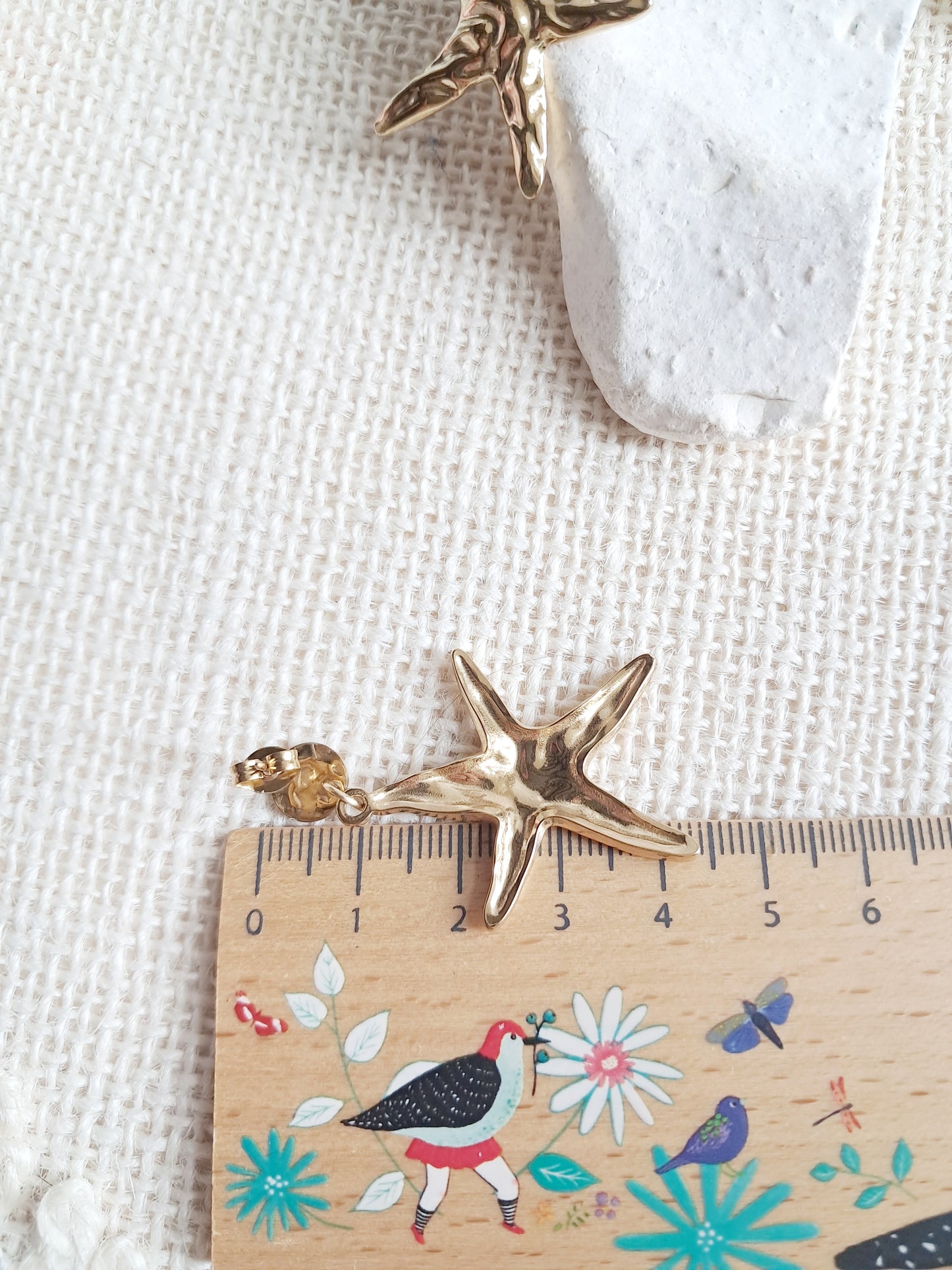 Boucles d'oreilles étoiles de mer texturées en acier inoxydable doré