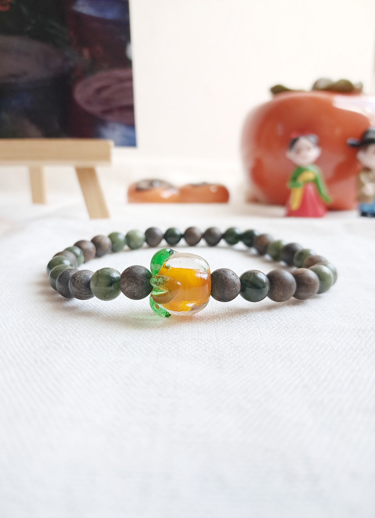 Bracelet fruit Kaki (감) en verre, bronzite et jade vert