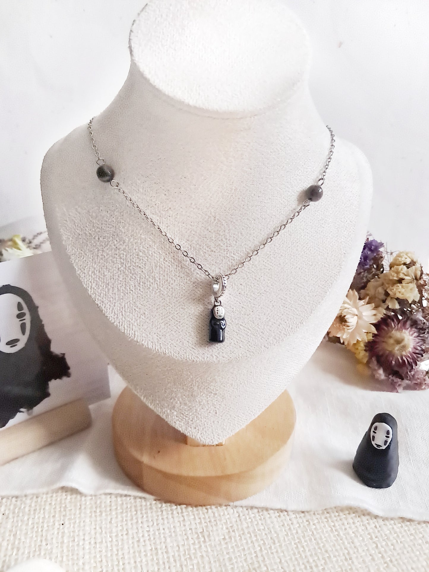 Beaded chain inspired by the print "Viewing Cherry Blossoms in Ueno" 