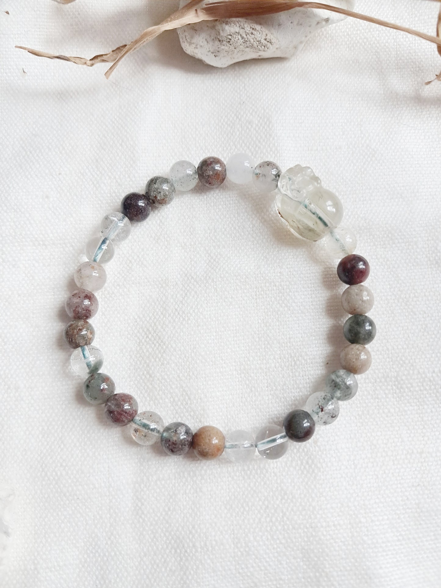 Bracelet perle sculptée pixiu en quartz fantôme