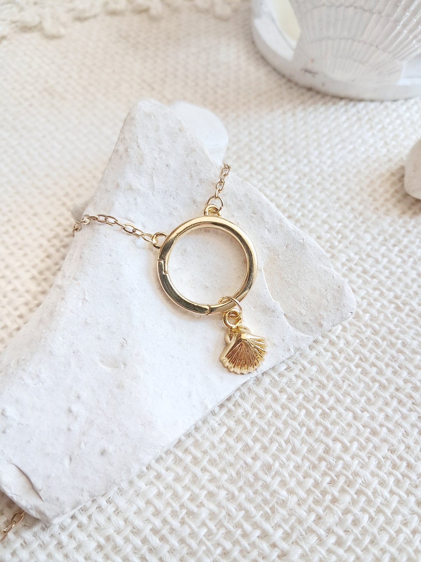 Collier anneau breloque coquille Saint-Jacques en acier inoxydable doré