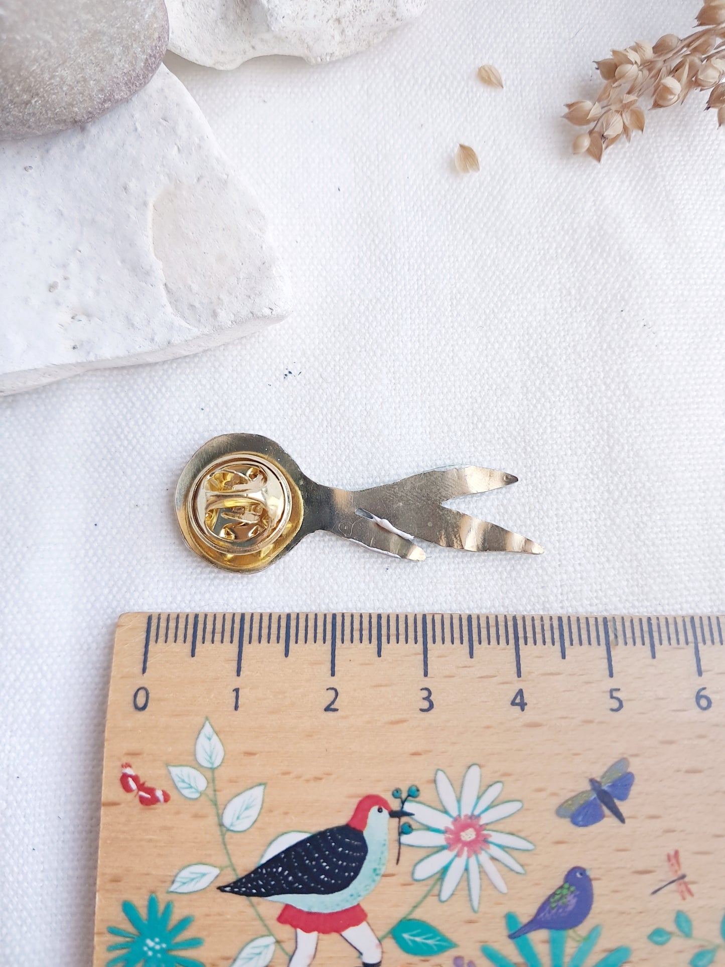 Pin's oignon en laiton et aquarelle