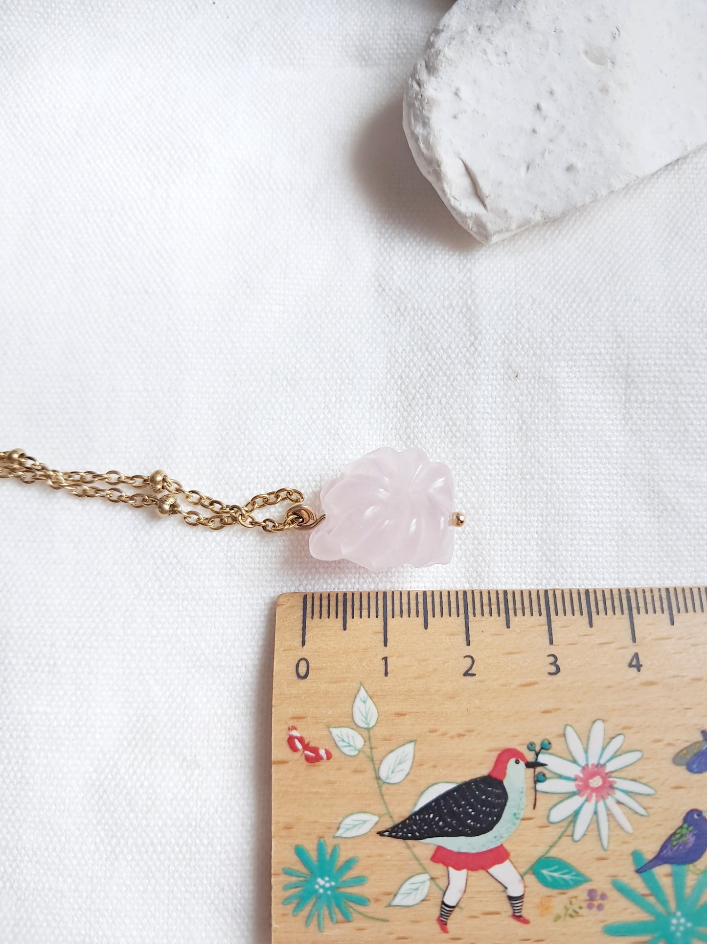 Collier renard à neuf queues en quartz rose et acier inoxydable doré
