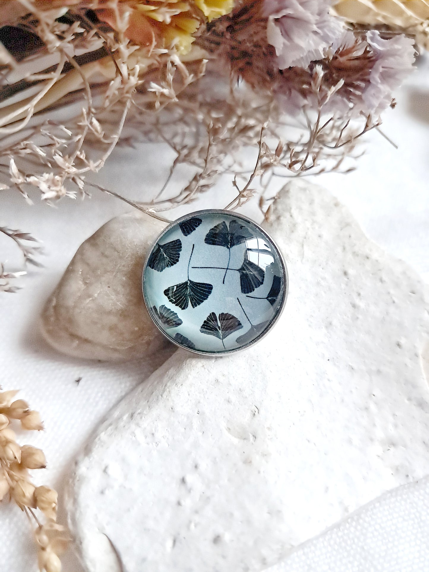 Pin's feuilles de ginkgo bleus