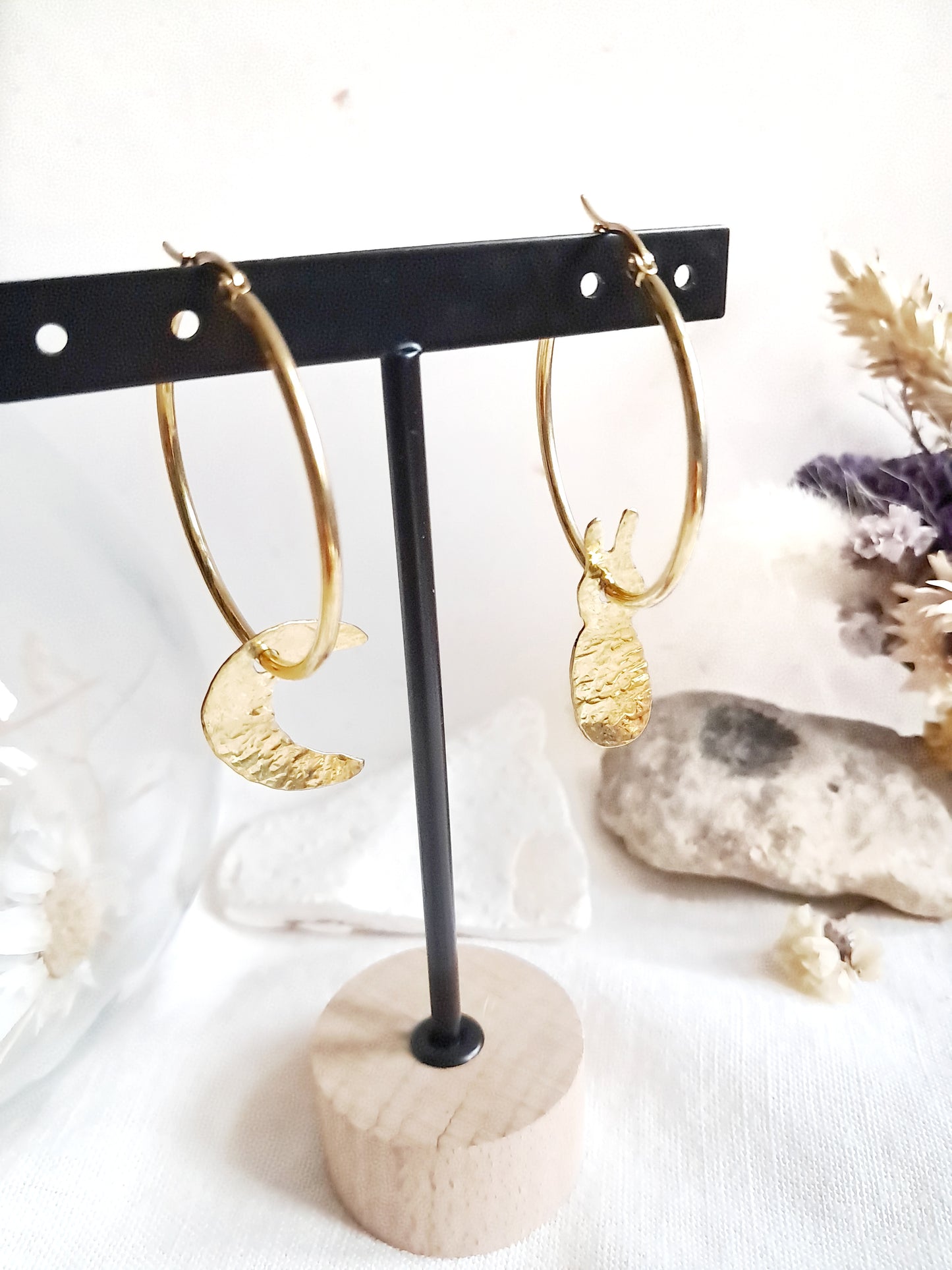 Boucles d'oreilles dépareillées lapin dans la lune