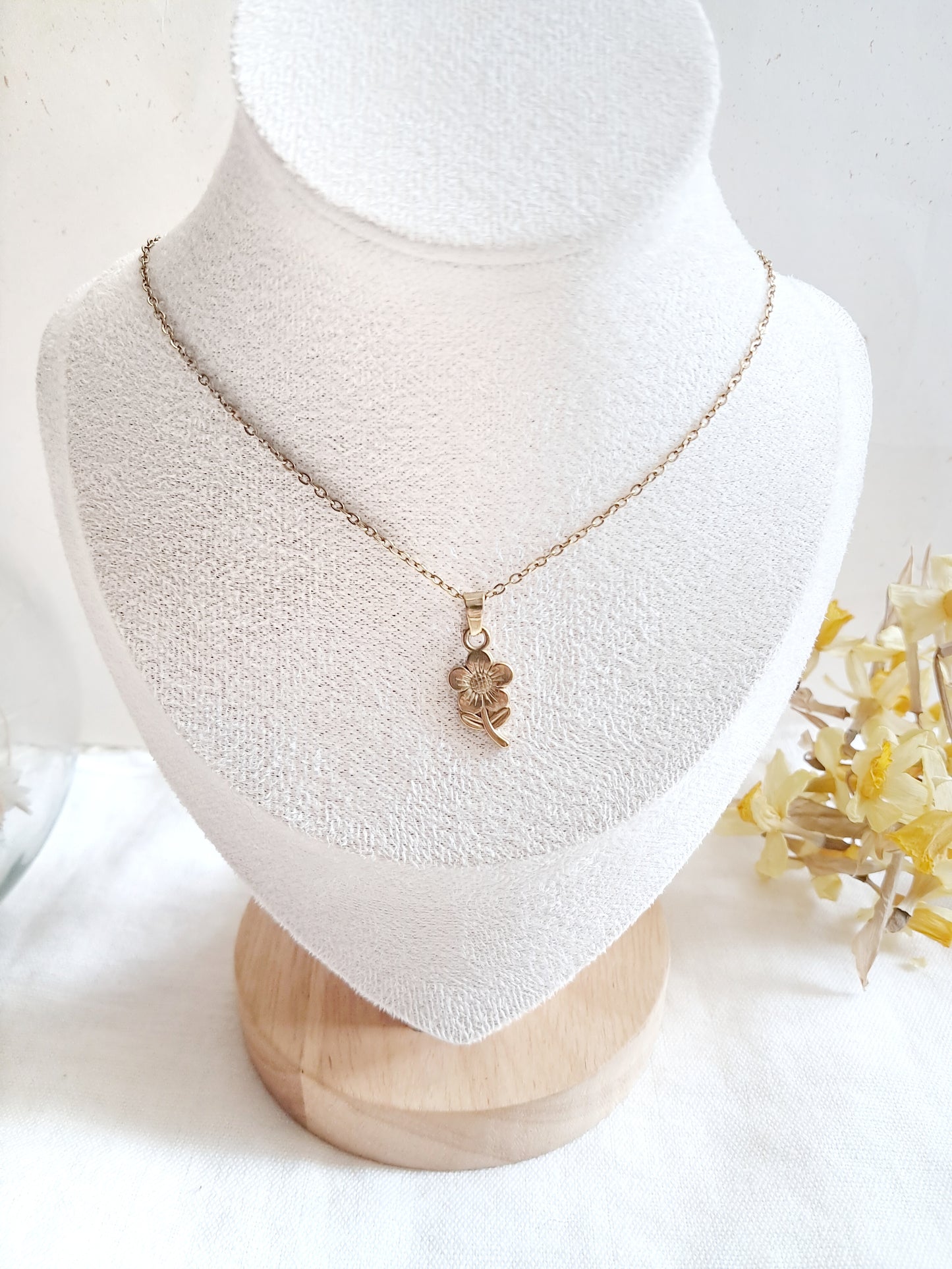 Collier pendentif fleur en acier inoxydable