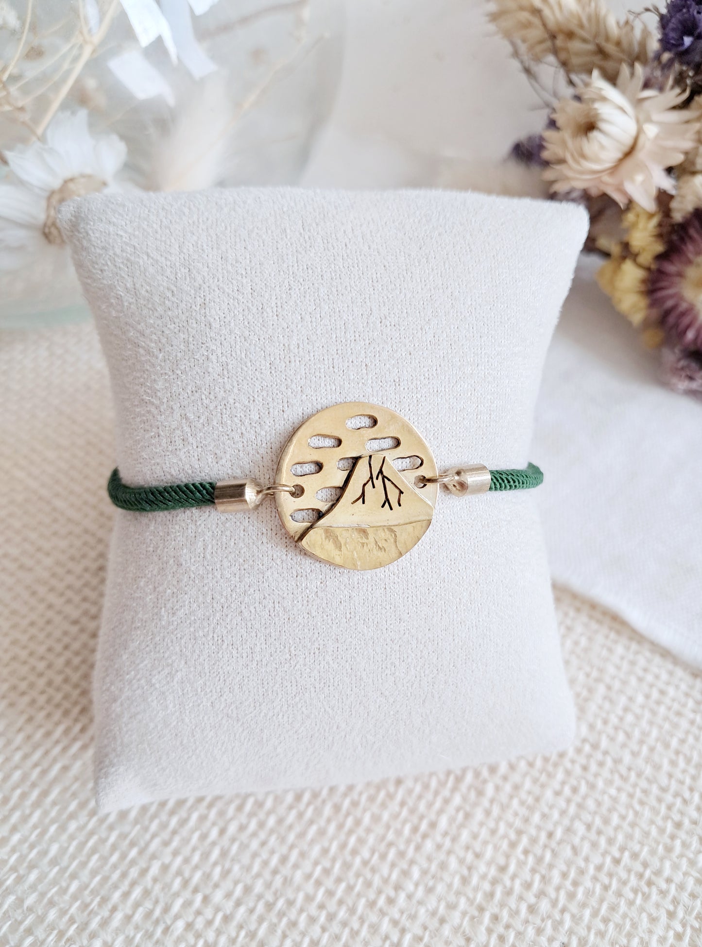 Bracelet ajustable Fuji par temps clair inspiré par Hokusai en laiton 