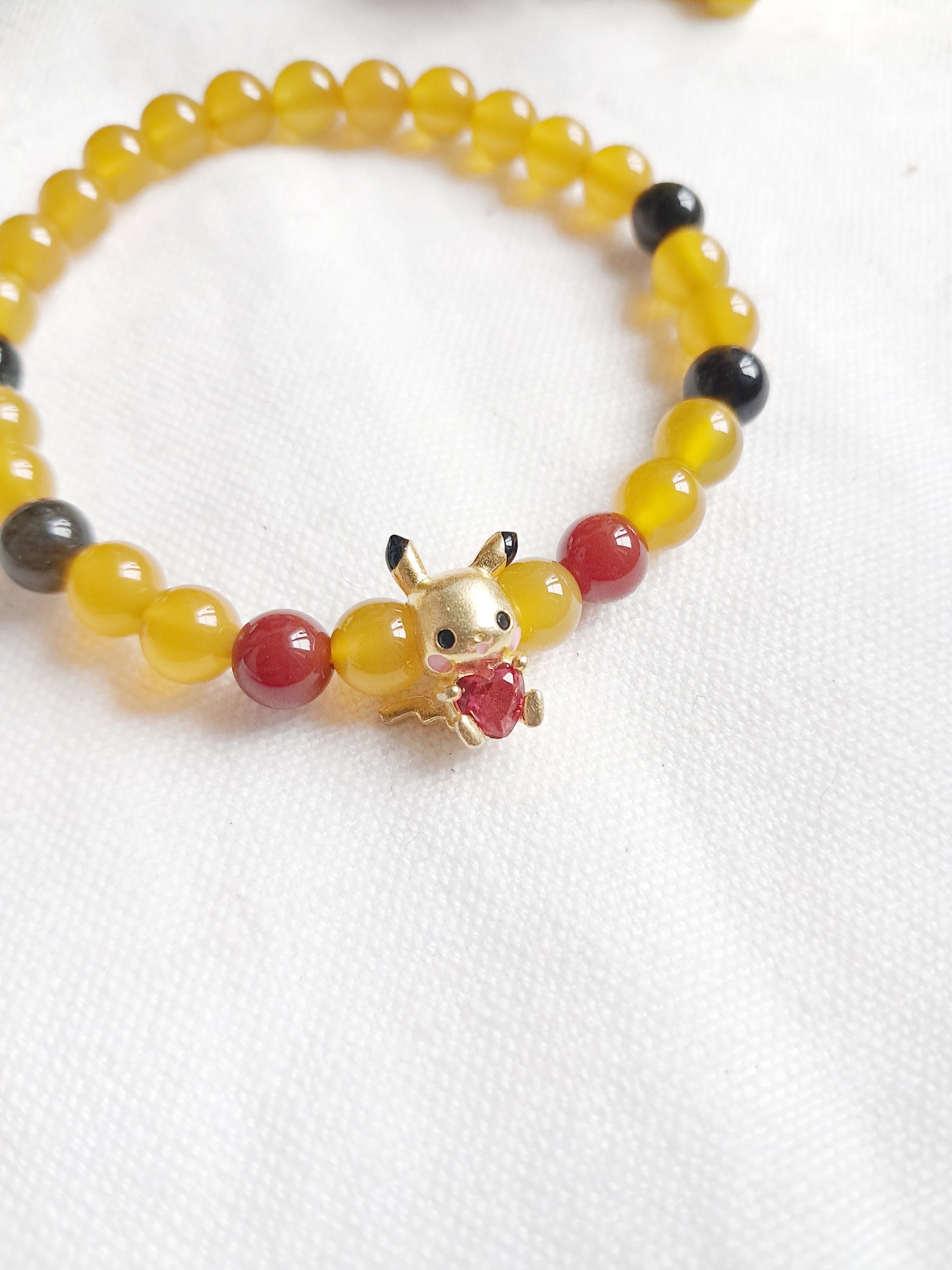 Bracelet Pikachu avec sa breloque en argent 925