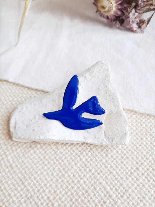 Pin's oiseau bleu de Matisse en laiton et émail