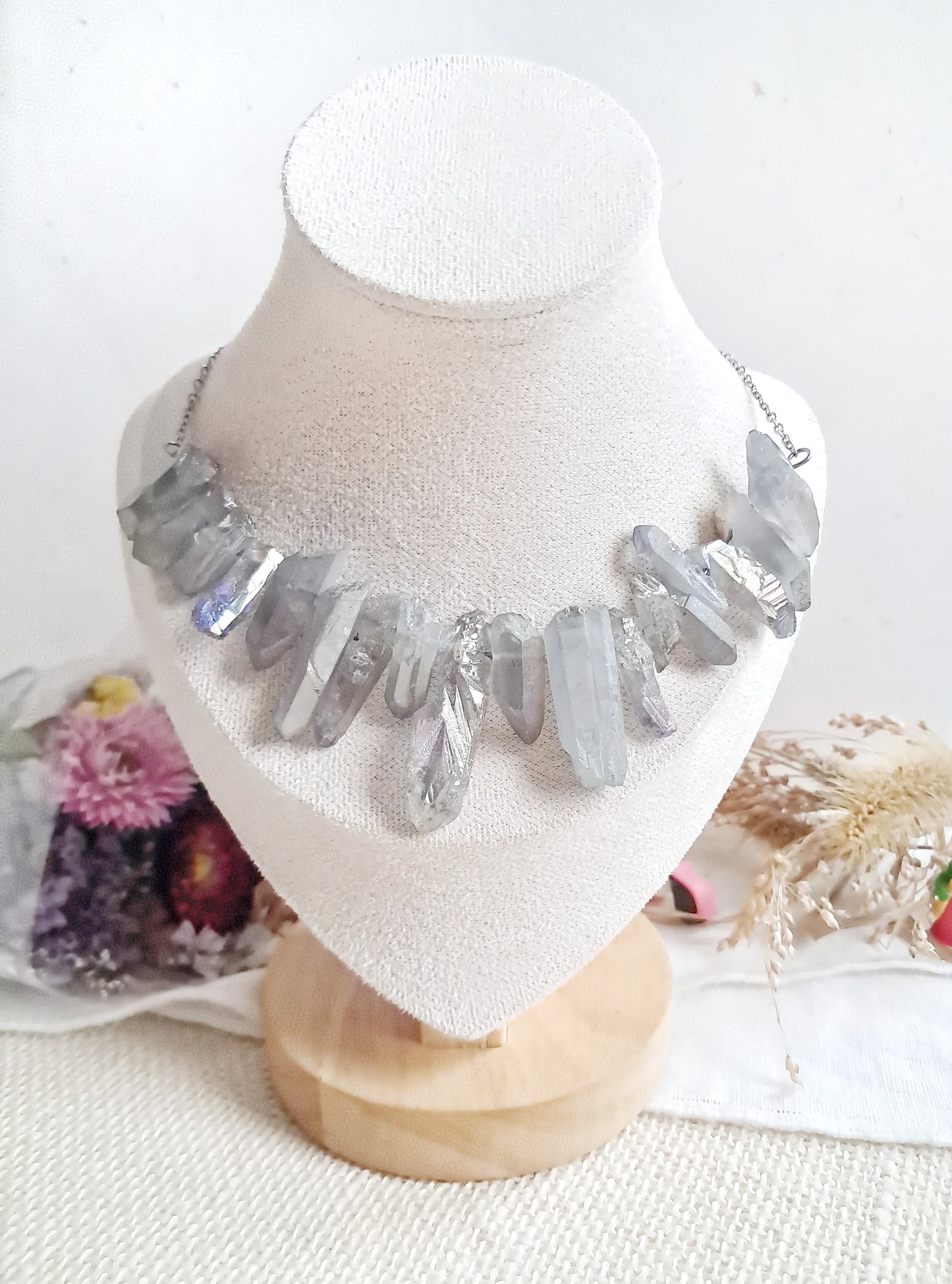 Collier la falaise de Jusangjeolli (주상절리) en quartz électrolytique et en acier inoxydable