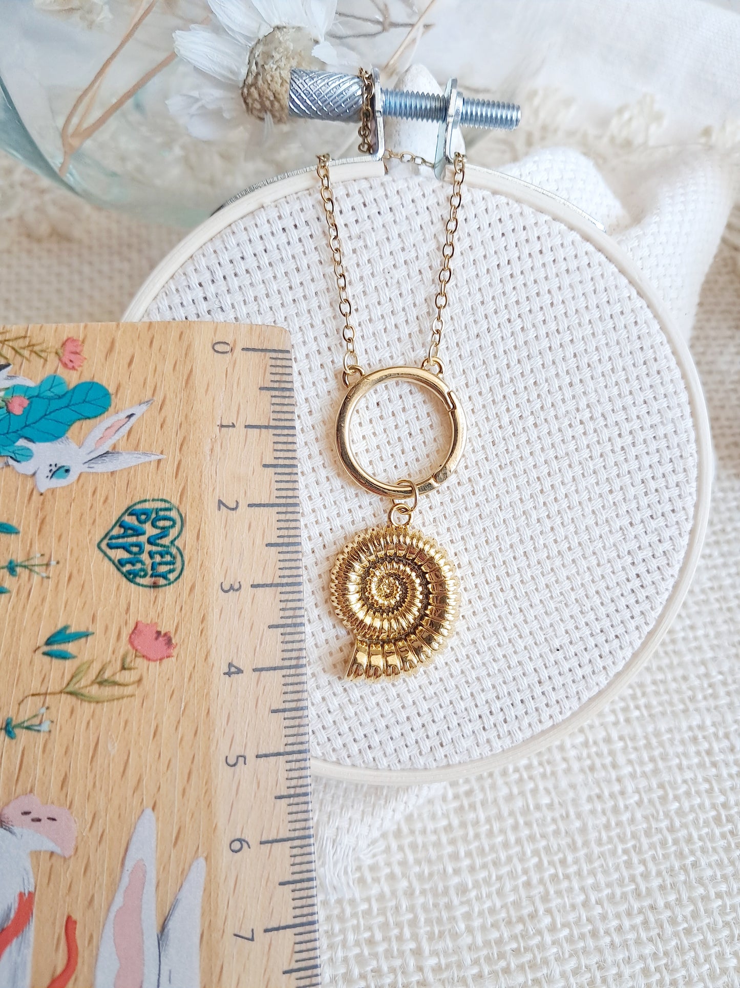 Collier anneau breloque coquillage ammonite en acier inoxydable doré