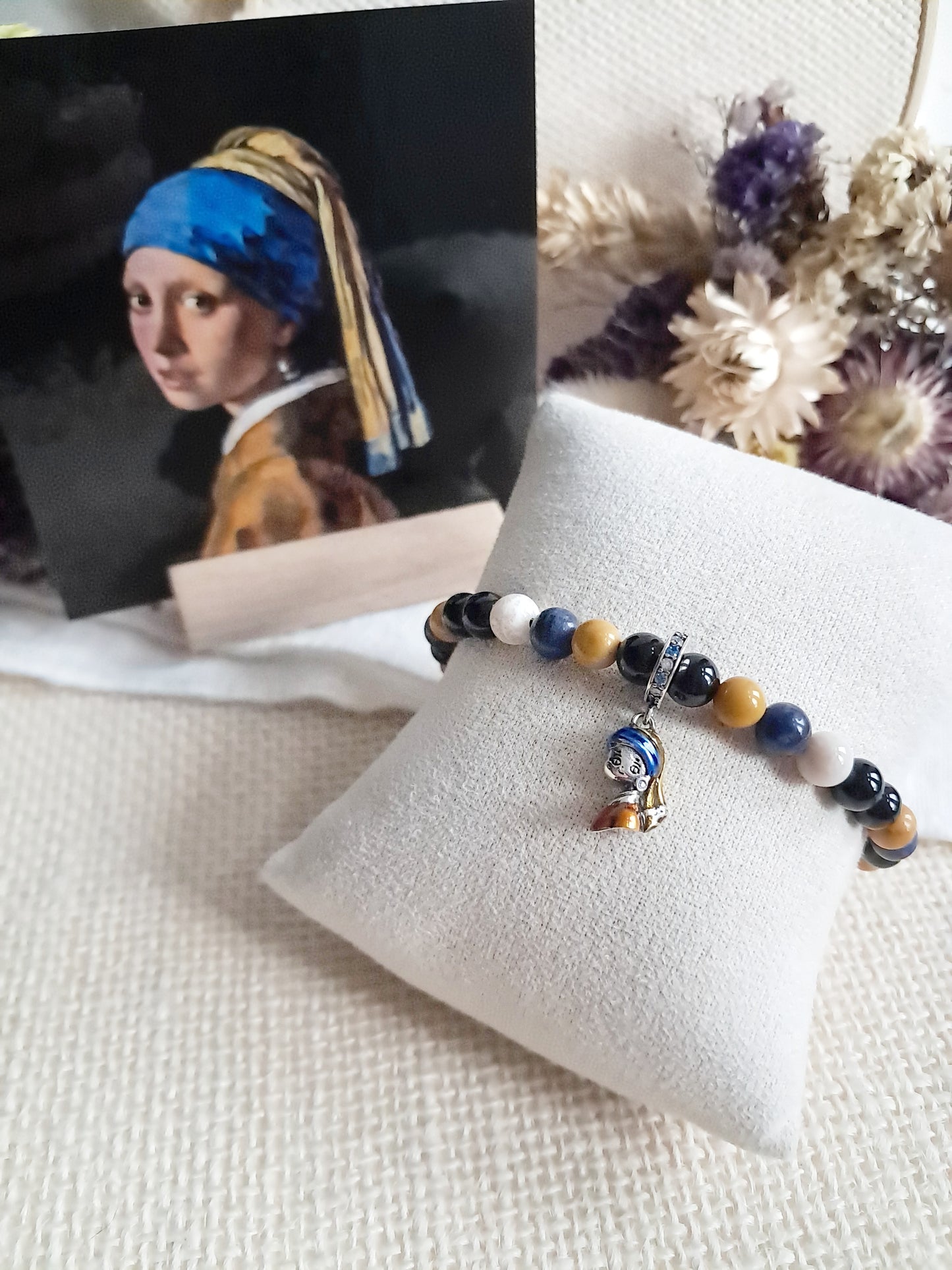 Bracelet inspiré de l'œuvre "La Jeune Fille à la Perle" de Johannes Vermeer avec breloque
