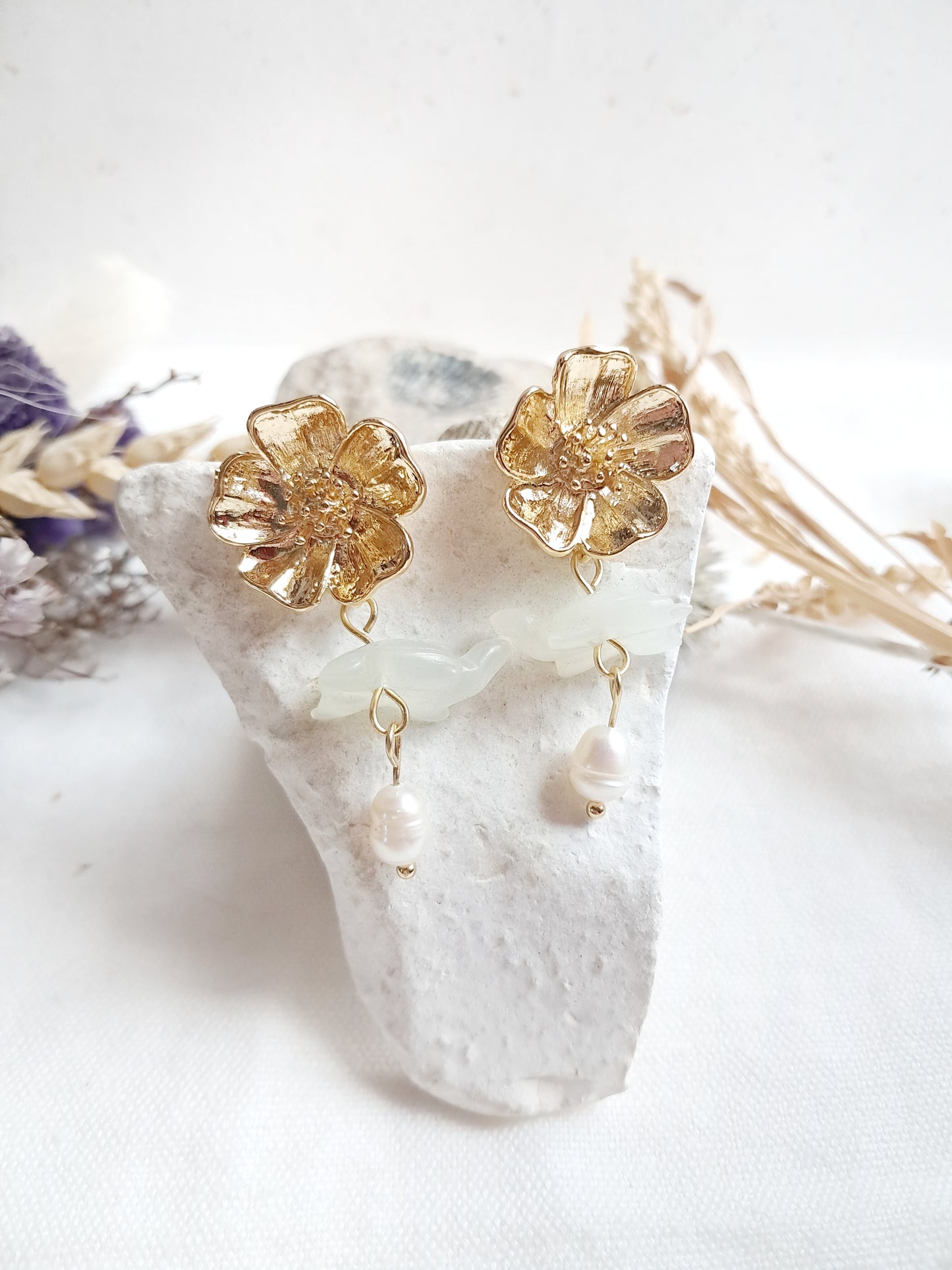Boucles d'oreilles fleurs de camélia et tortue en jade