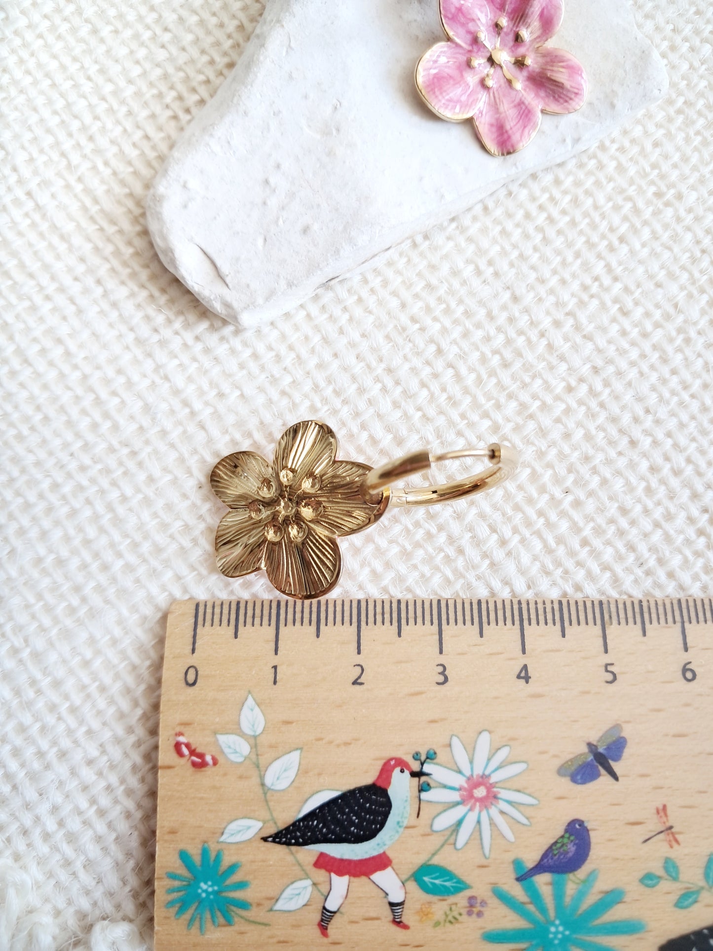 Boucles d'oreilles créoles fleurs roses en acier inoxydable doré