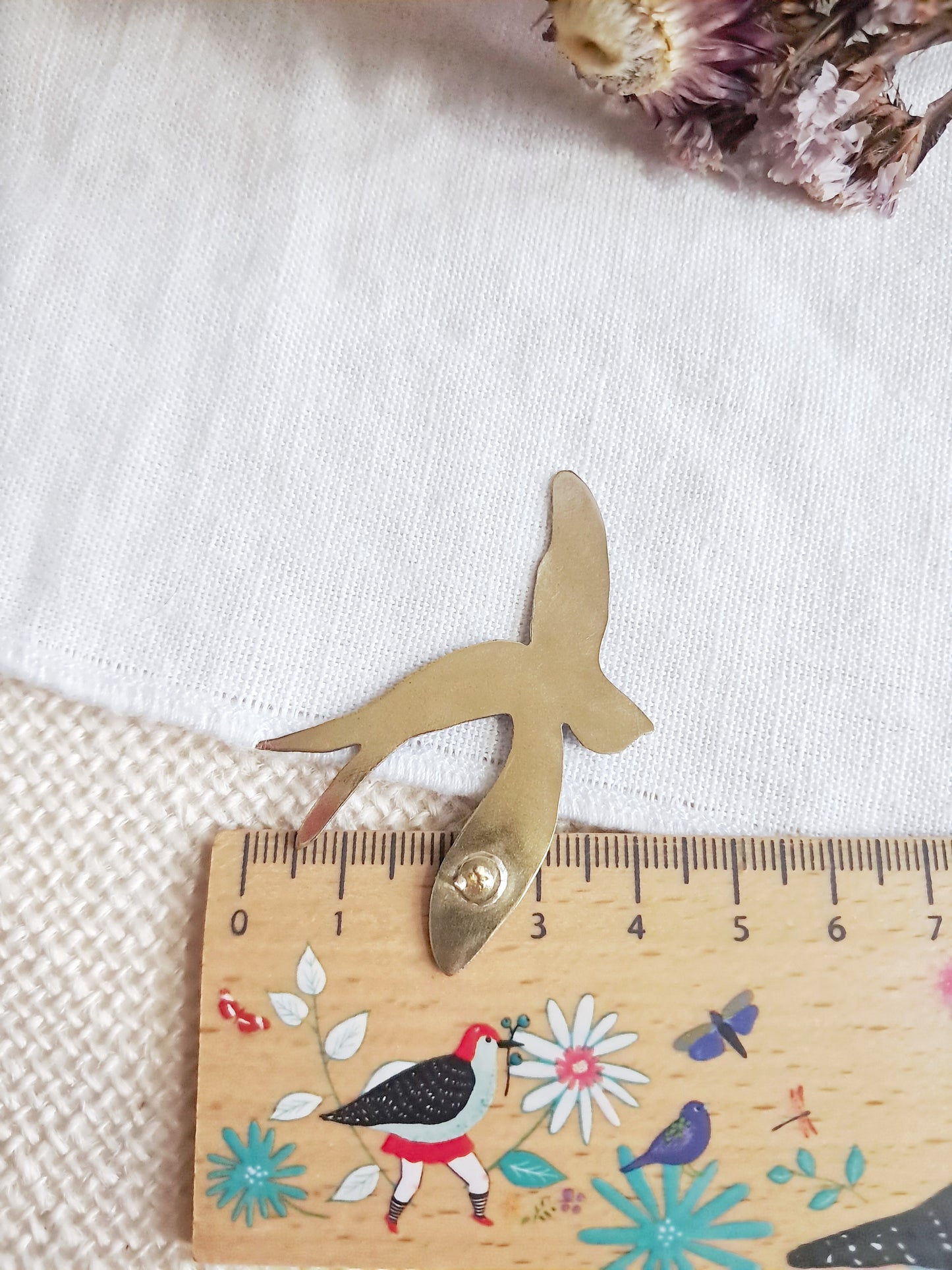 Pin's oiseau bleu de Matisse en laiton et émail