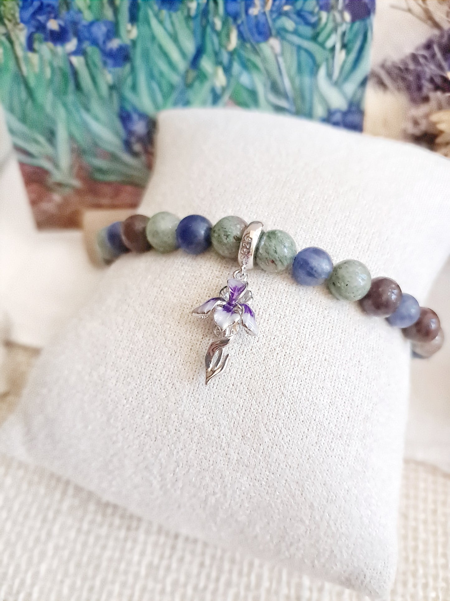 Bracelet breloque inspiré de "Iris" de Vincent Van Gogh