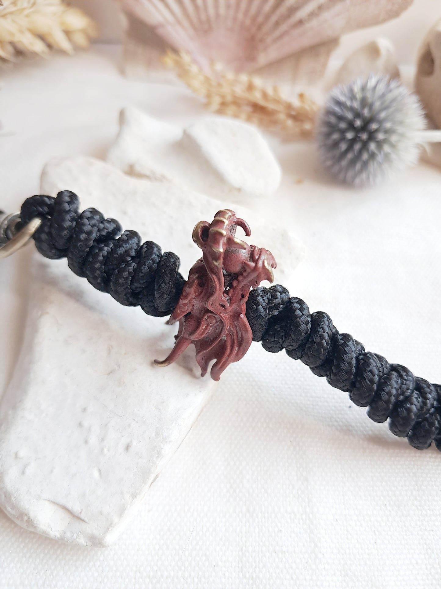 Porte-clés dragon rouge en laiton