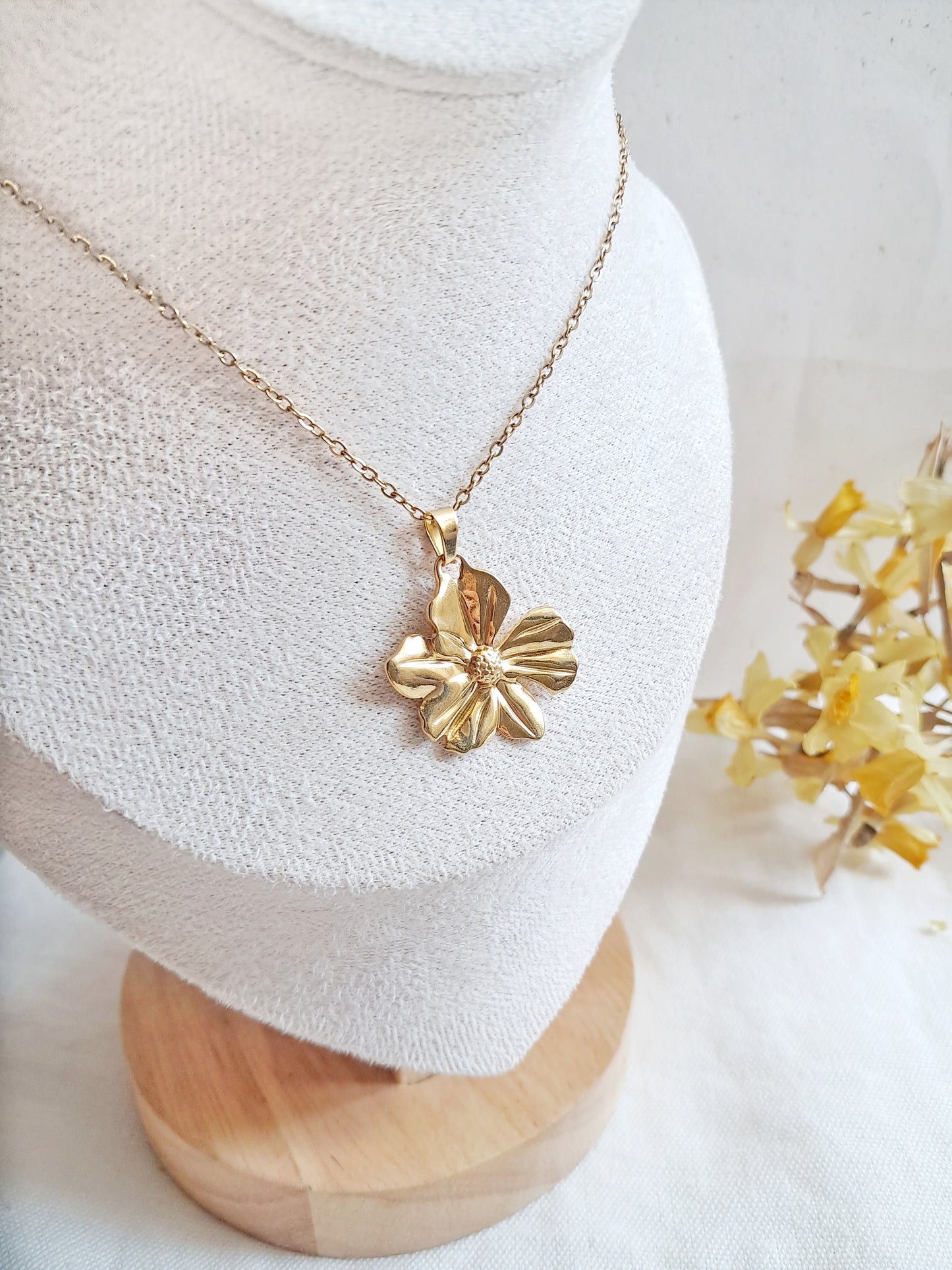 Collier fleur tendance en acier inoxydable doré