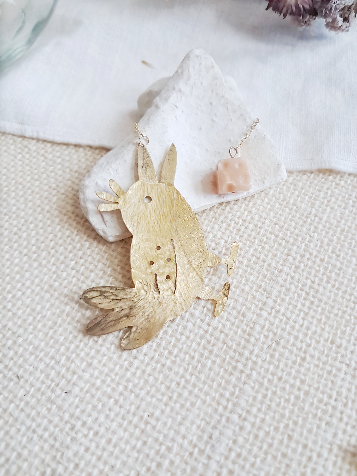 Marque-pages corbeau en laiton et son fromage en pierre naturelle agate