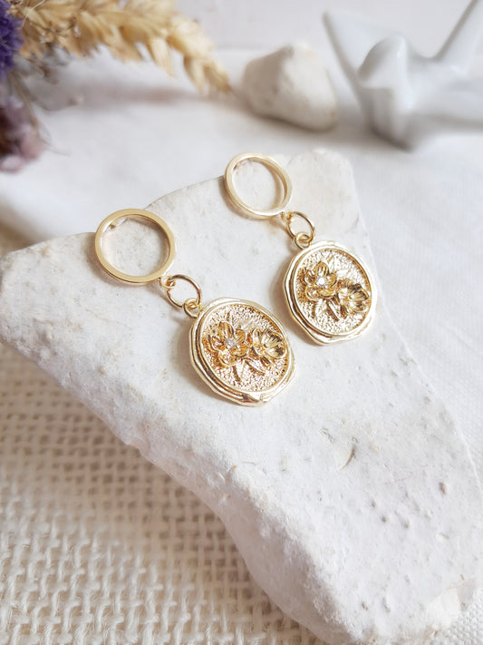 Boucles d'oreilles pendantes cercles et médaillons fleurs de cerisier