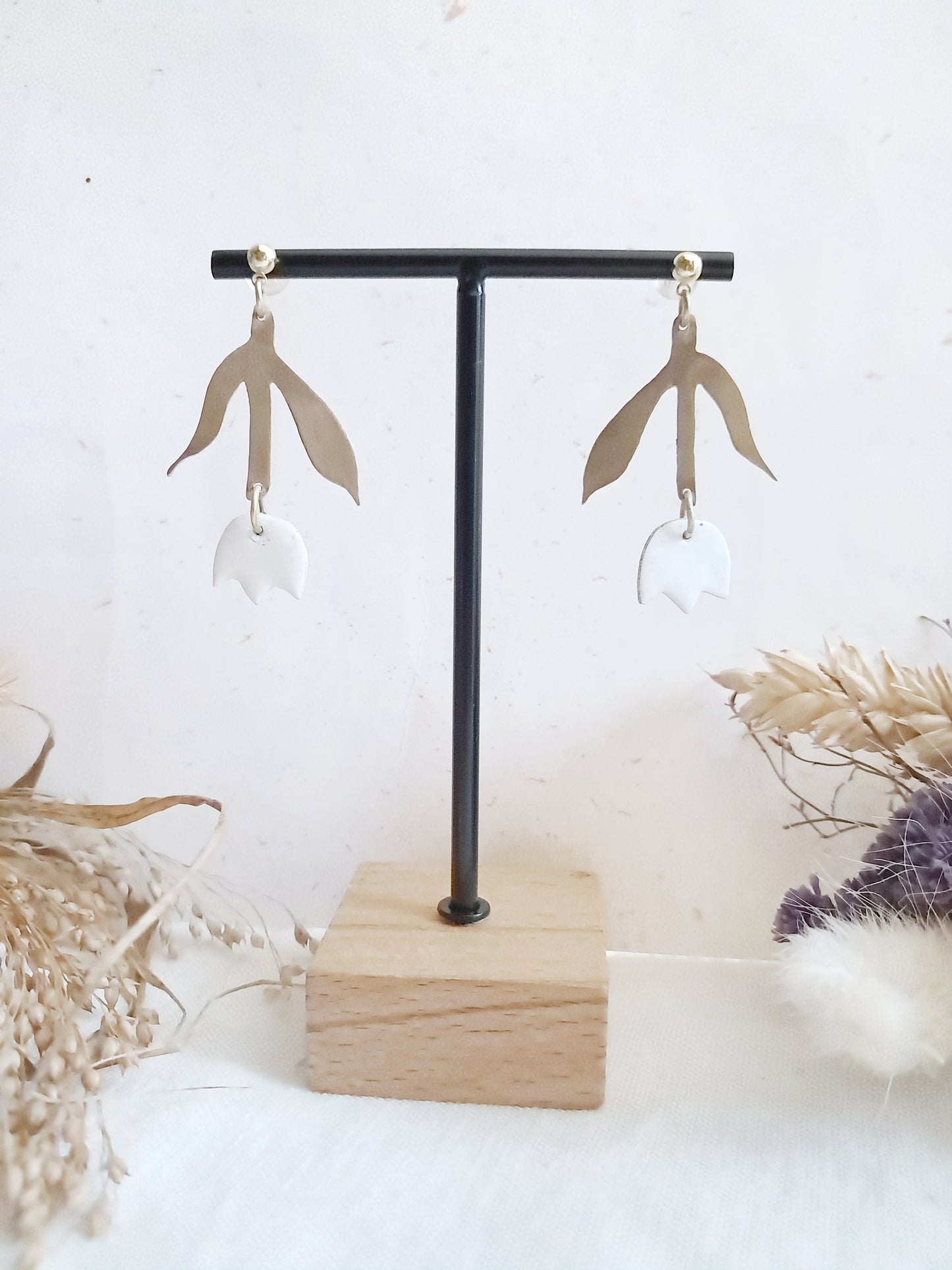Boucles d'oreilles tulipes blanches en laiton
