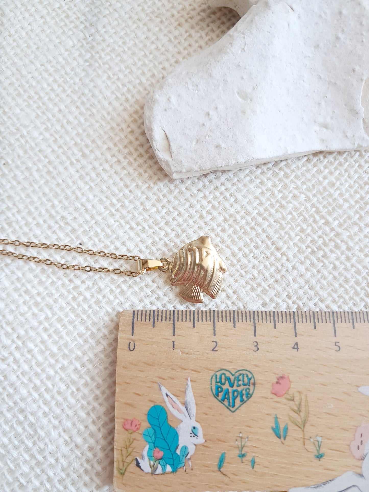 Collier pendentif poisson en acier inoxydable doré