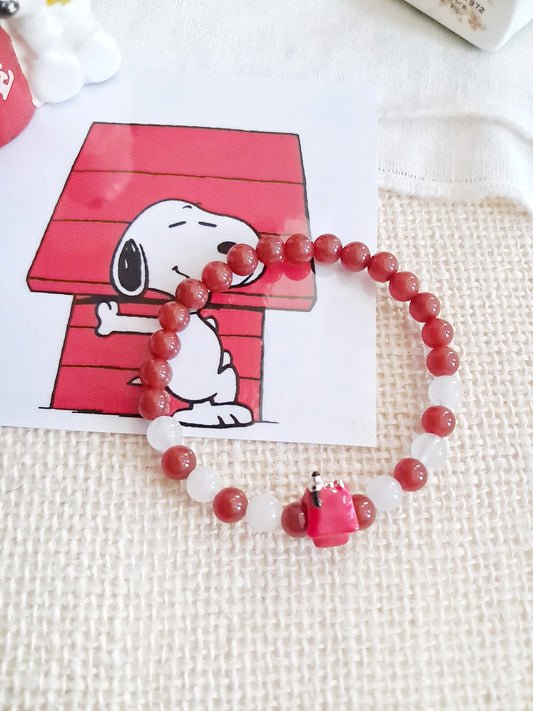 Bracelet Snoopy sur sa niche avec sa breloque en argent 925