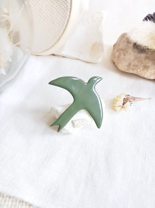Pin's oiseau vert de Matisse en laiton et émail