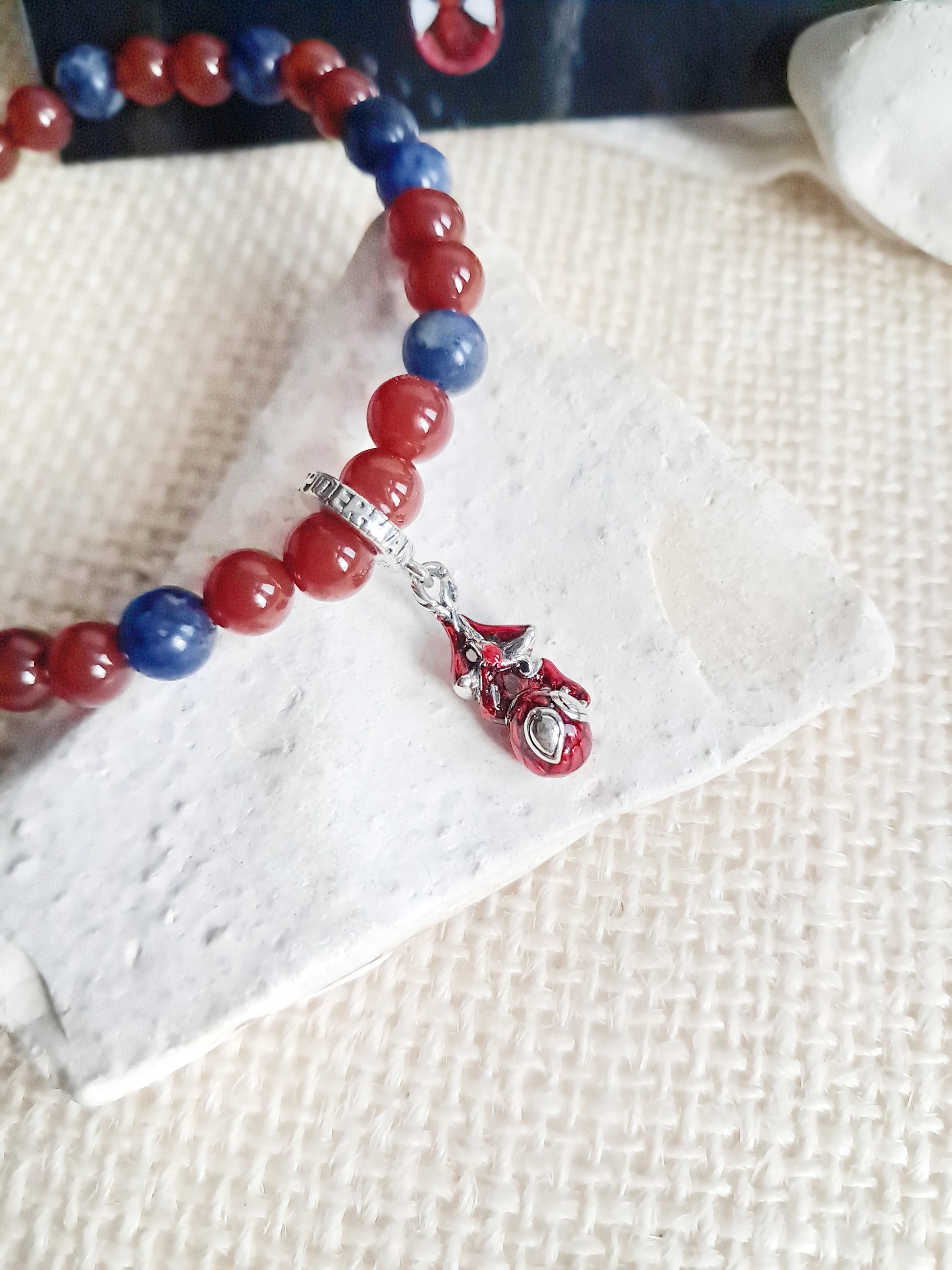 Bracelet Spiderman avec sa breloque en argent 925