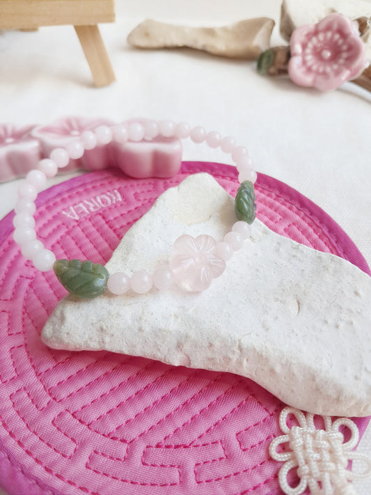 Bracelet fleurs de cerisier (벚꽃) en jade et quartz rose