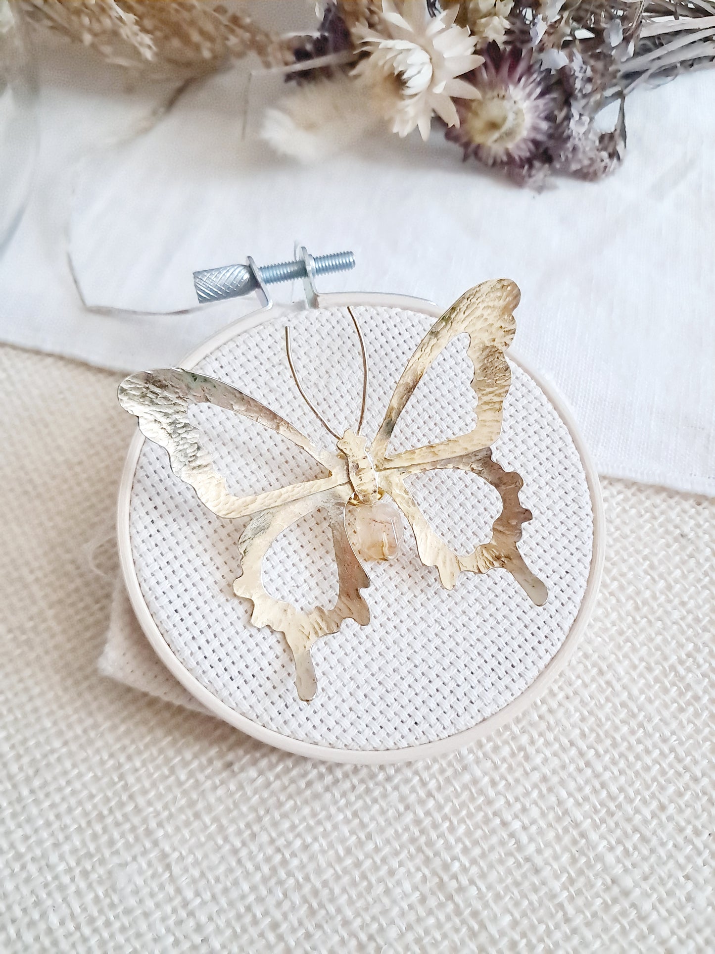 Pin's papillon en laiton et citrine