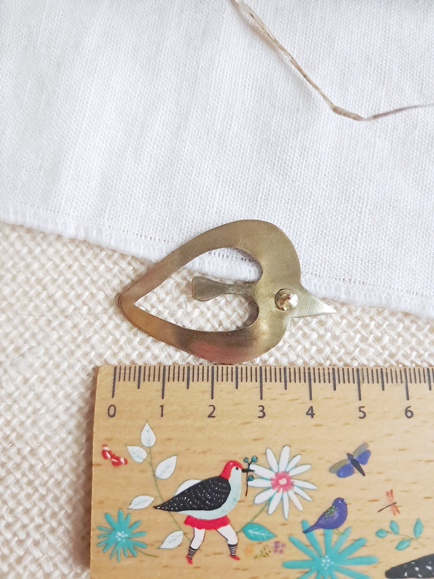 Pin's oiseau bleu de Matisse en laiton et émail