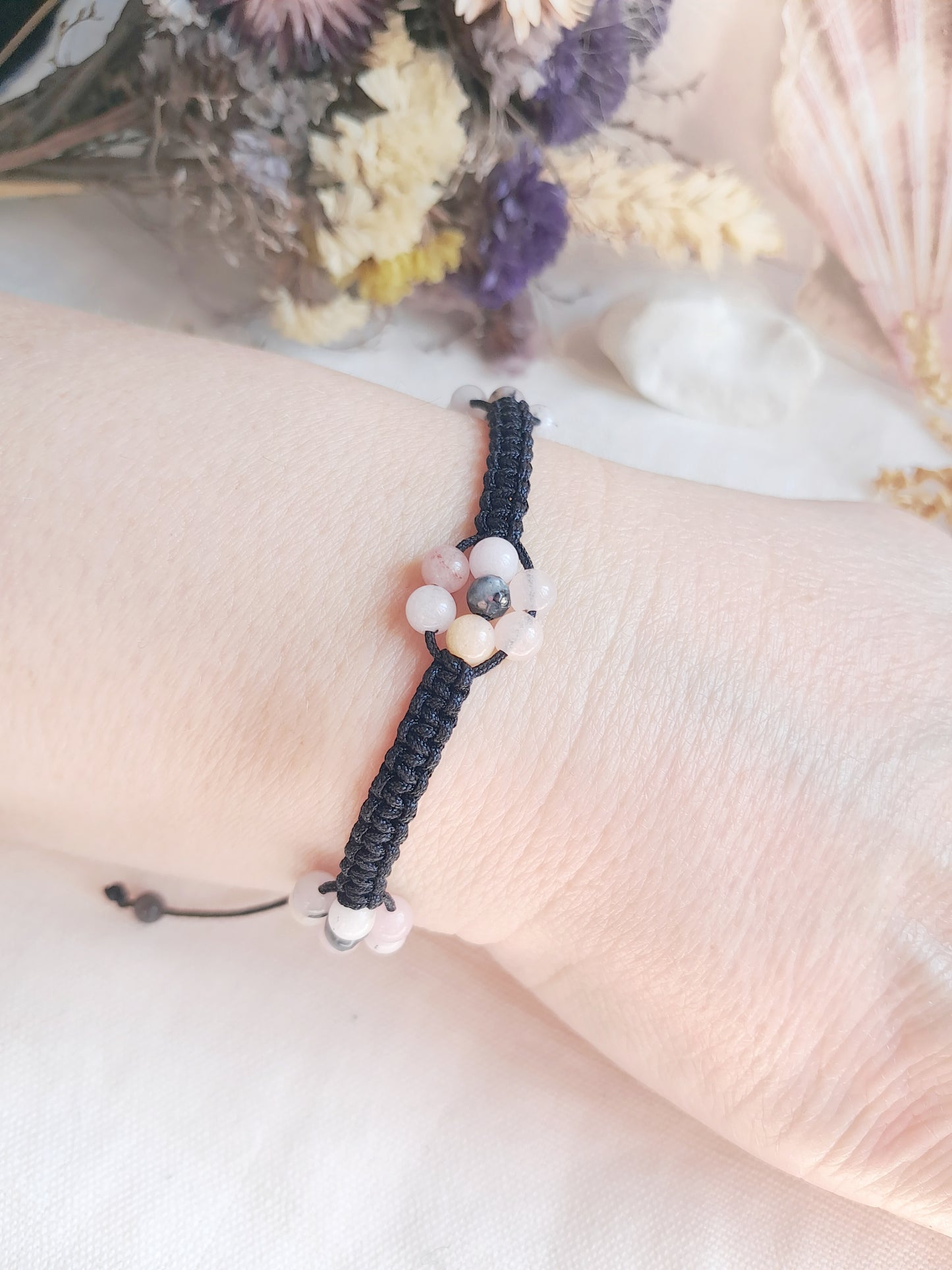 Bracelet tissage shamballa à fleurs en jaspe fleur de cerisier