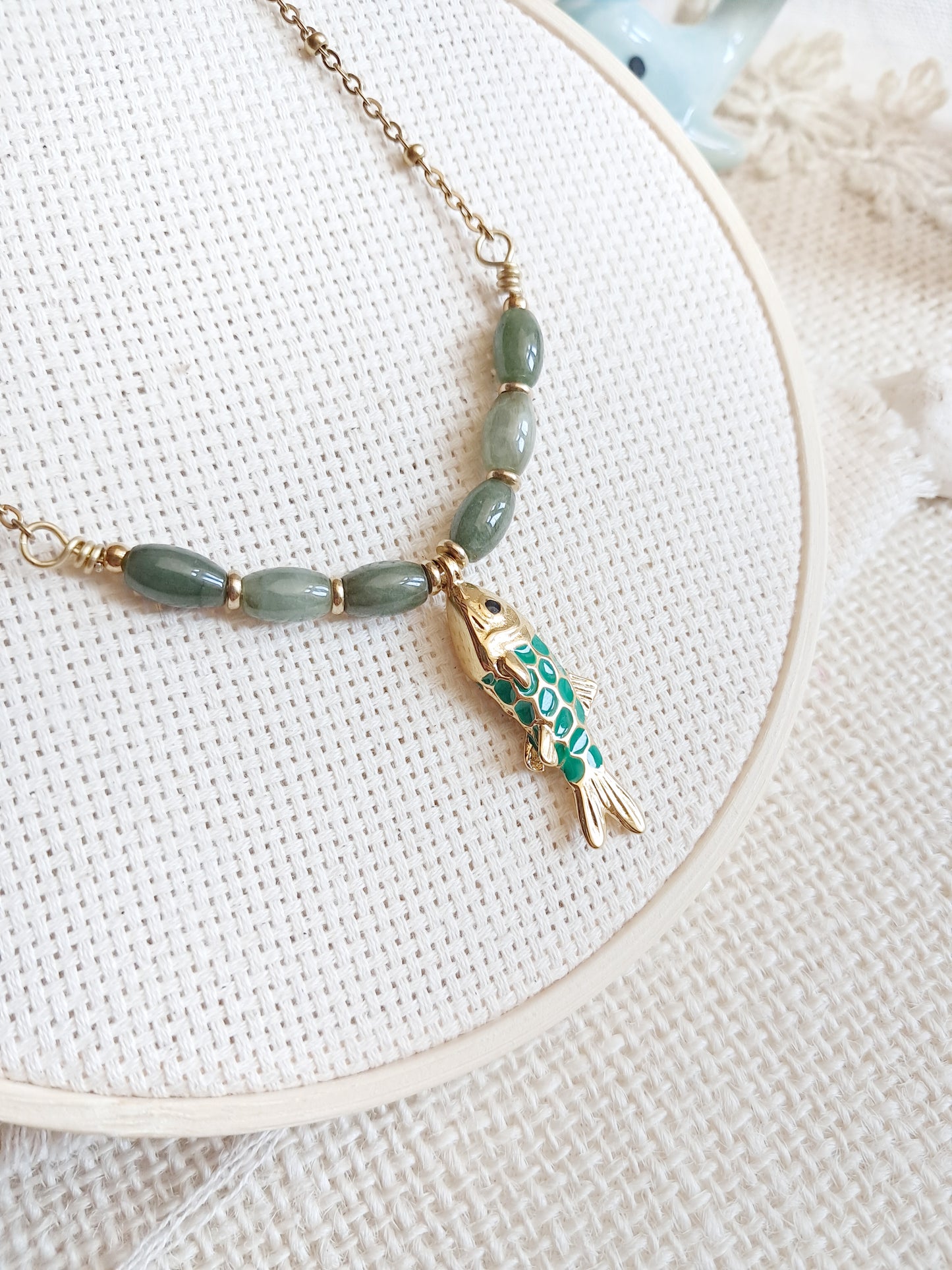 Collier poisson et perles en jade vert