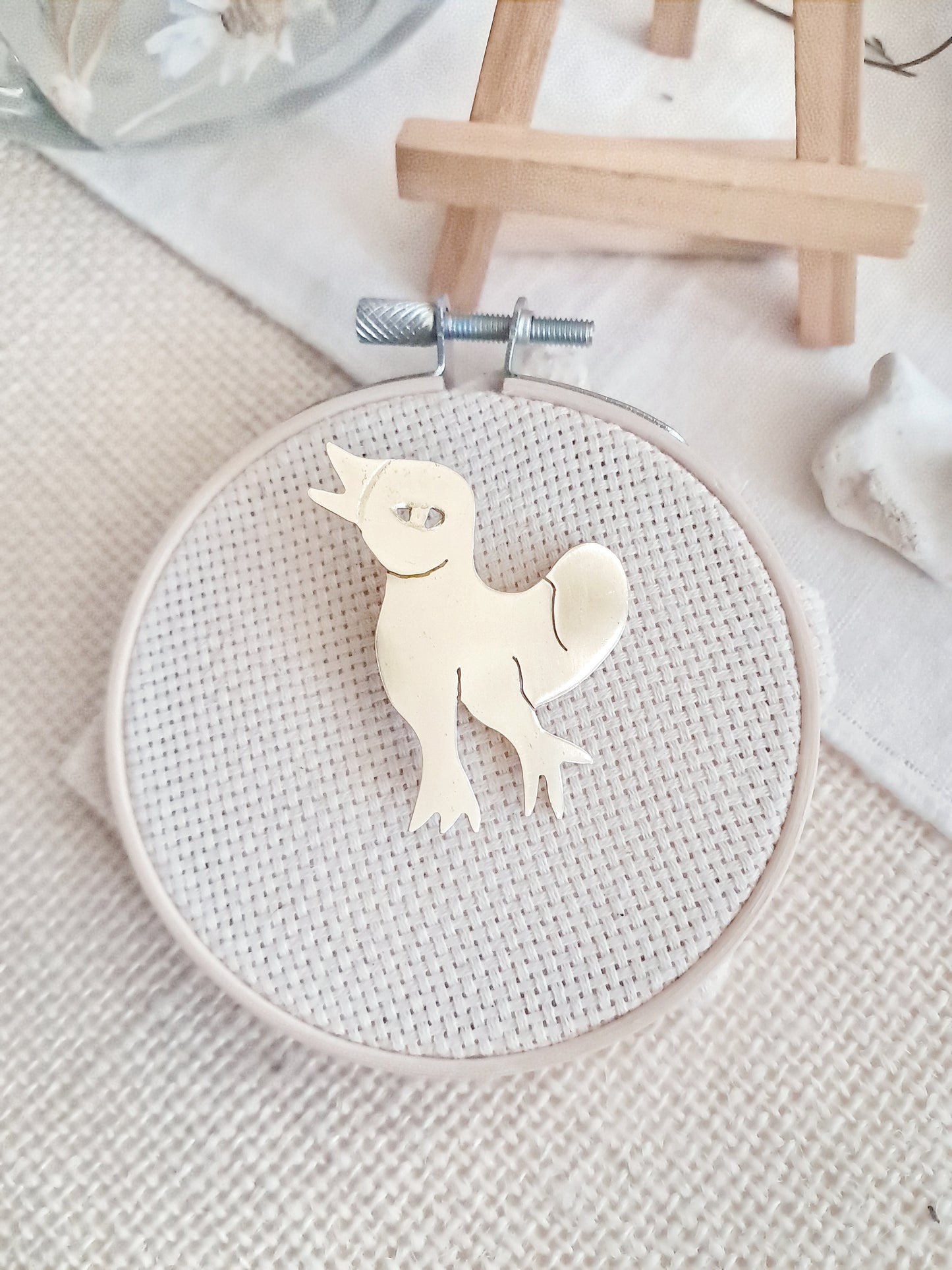 Pin's oiseau en laiton inspiré de Chagall