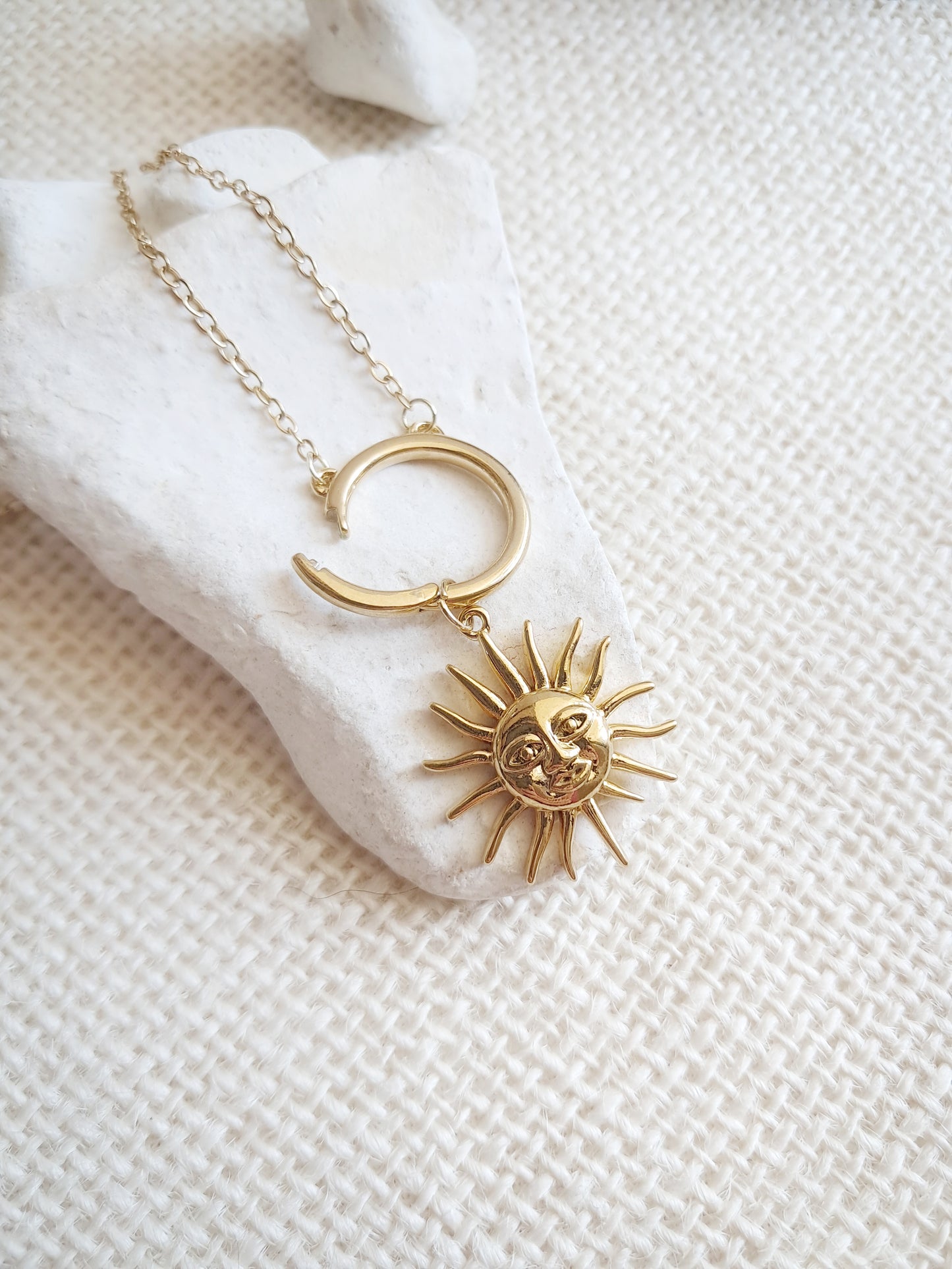 Collier anneau breloque soleil en acier inoxydable doré