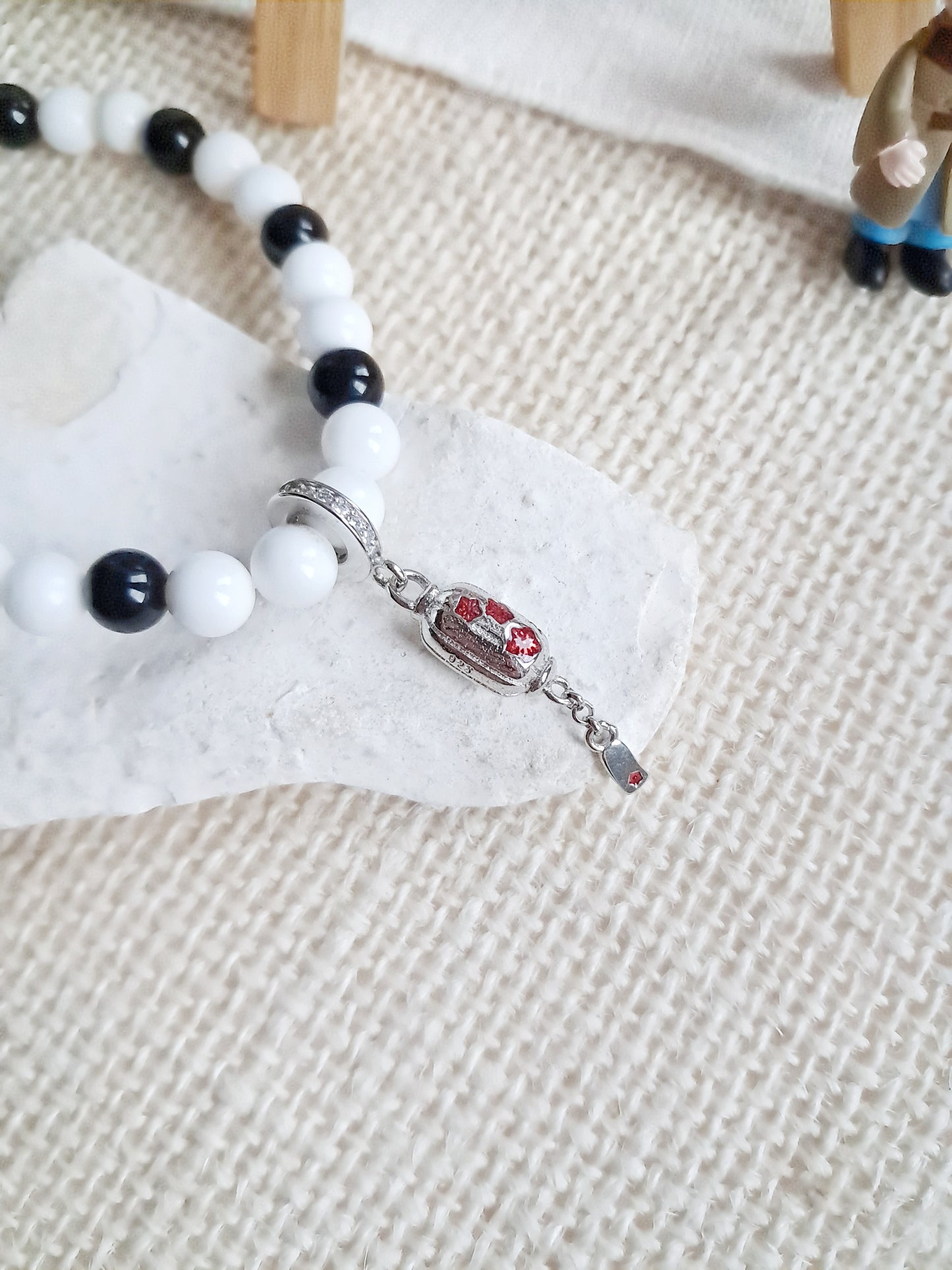 Bracelet lanterne du temple de Bongeunsa (봉은사) avec sa breloque lanterne en argent 925.