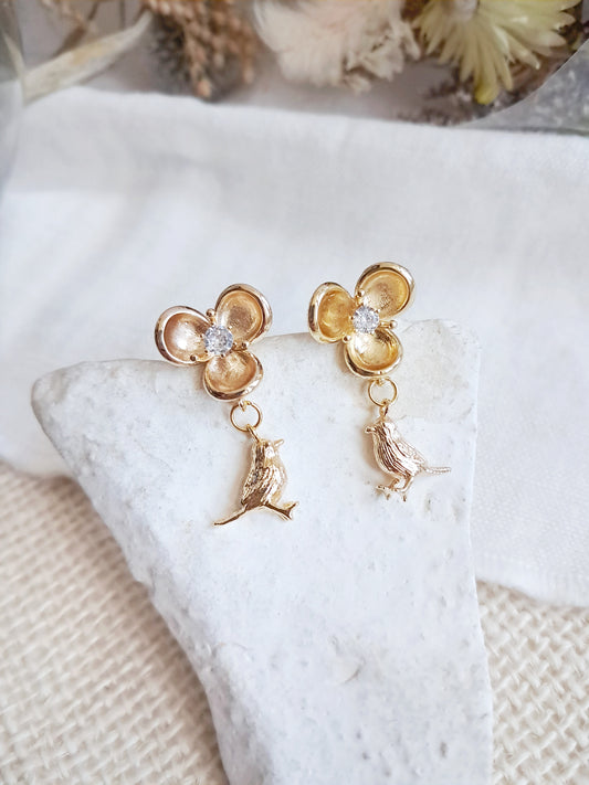Boucles d'oreilles fleurs et oiseaux en laiton