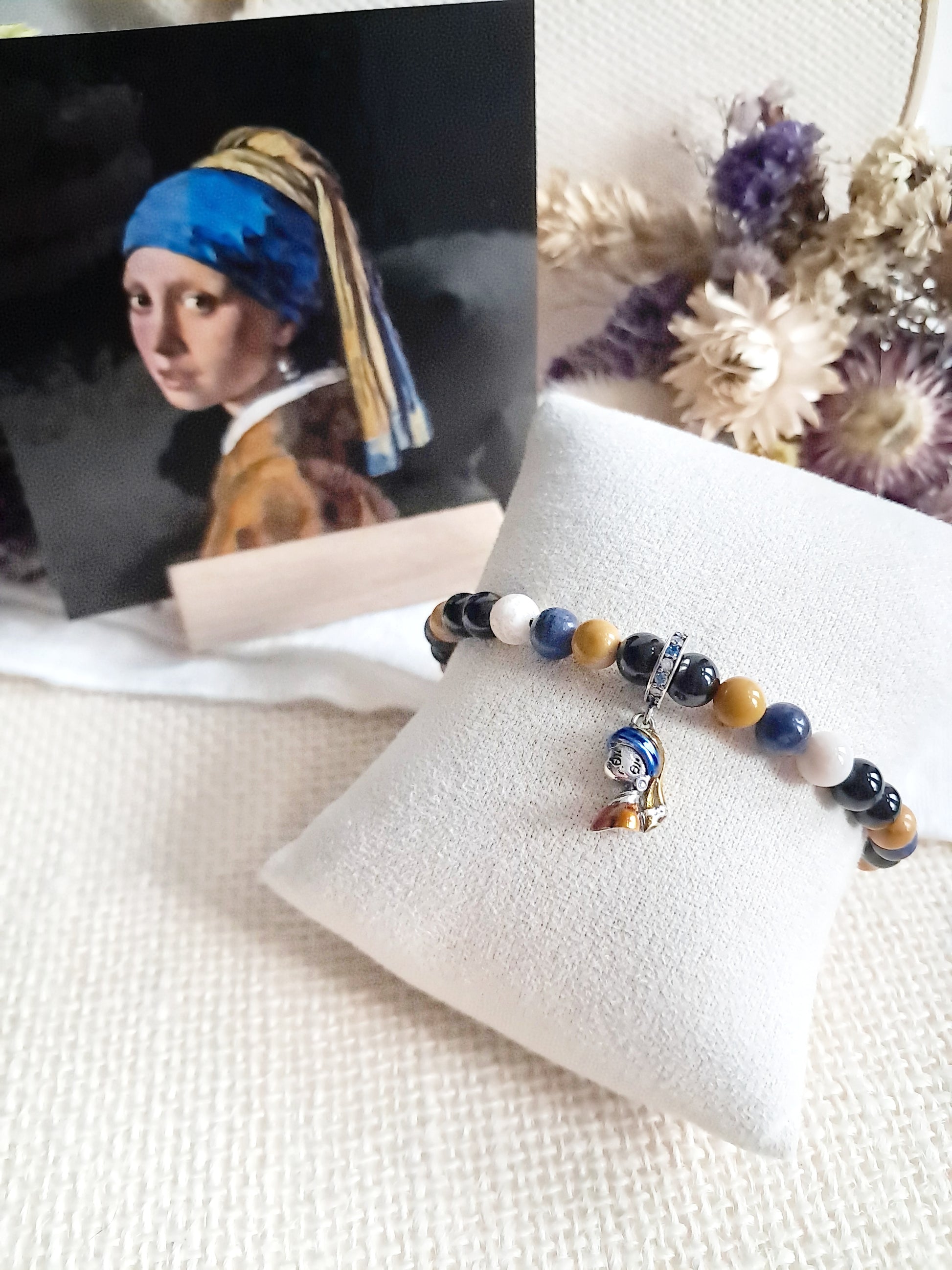 Bracelet inspiré de l'œuvre "La Jeune Fille à la Perle" de Johannes Vermeer avec breloque