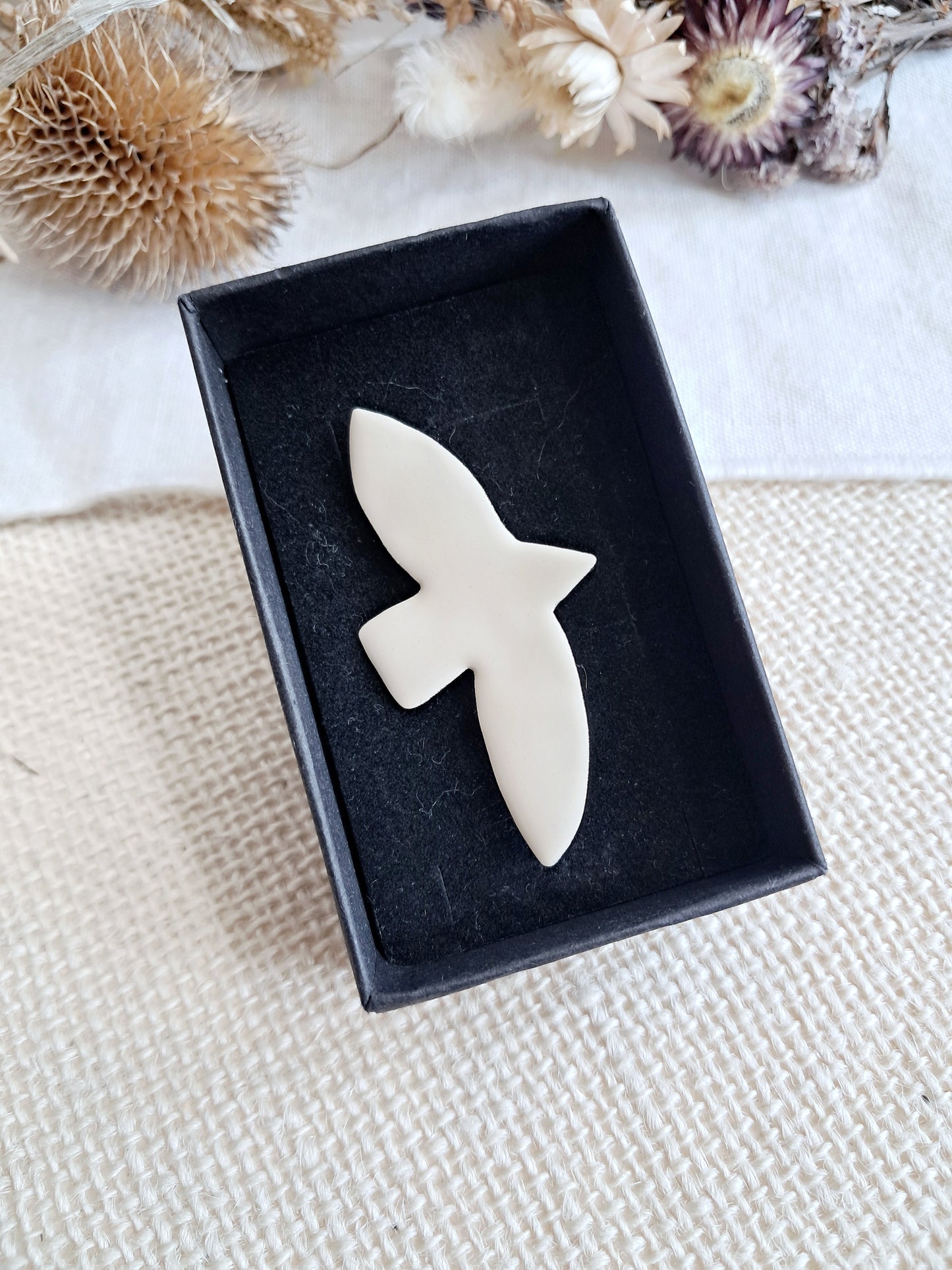 Broche oiseau couleur ivoire inspiré de Matisse
