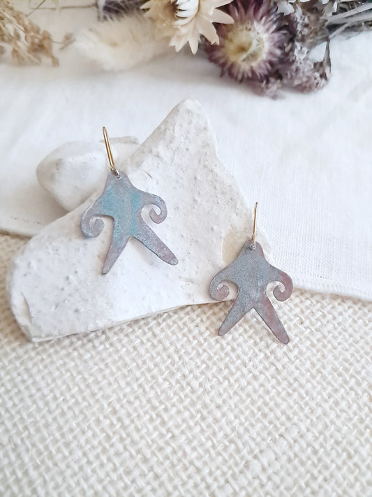 Boucles d'oreilles figures anthropomorphes préhistoriques de la vallée du Gange en laiton