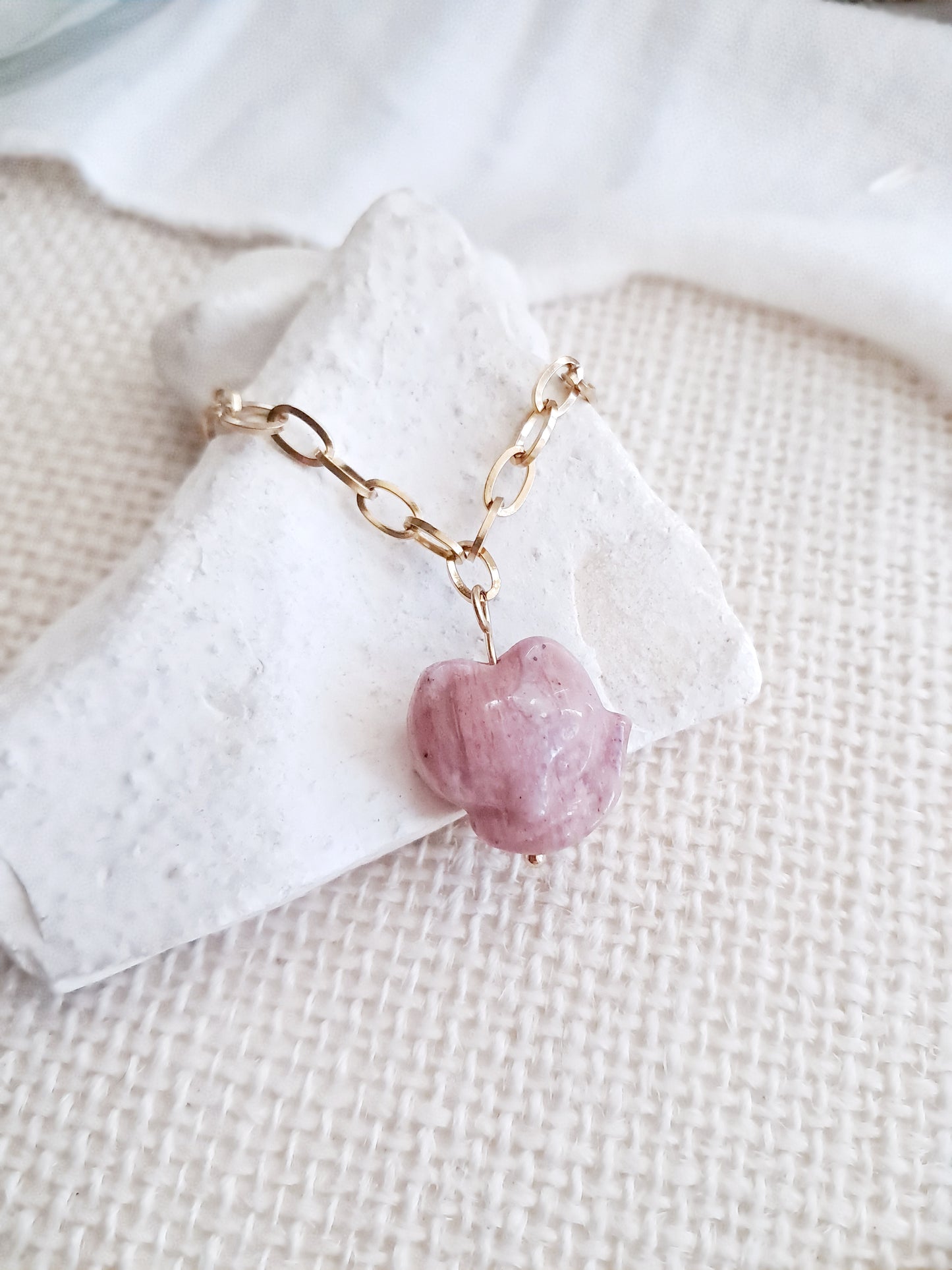 Collier renard en rhodonite et acier inoxydable doré