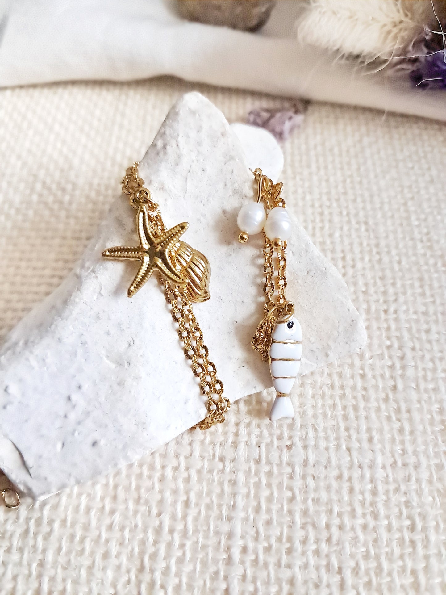 Collier poisson blanc à breloques